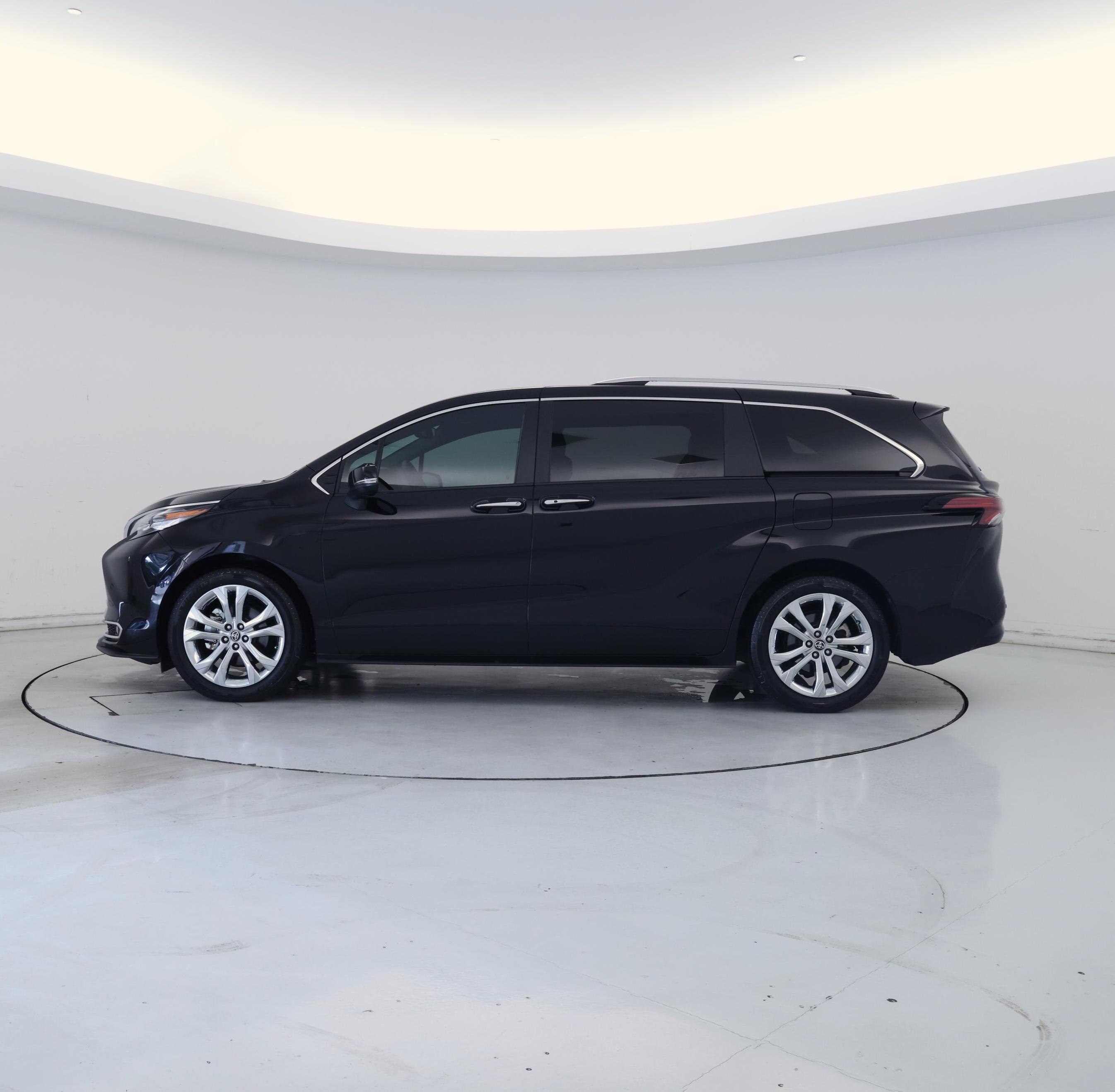 Thumbnail: 2022 Toyota Sienna - 3