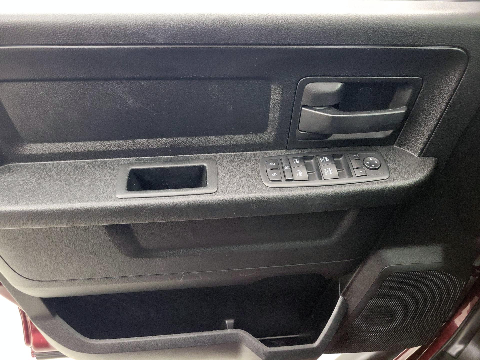 Thumbnail: 2020 RAM 1500 Classic - 12