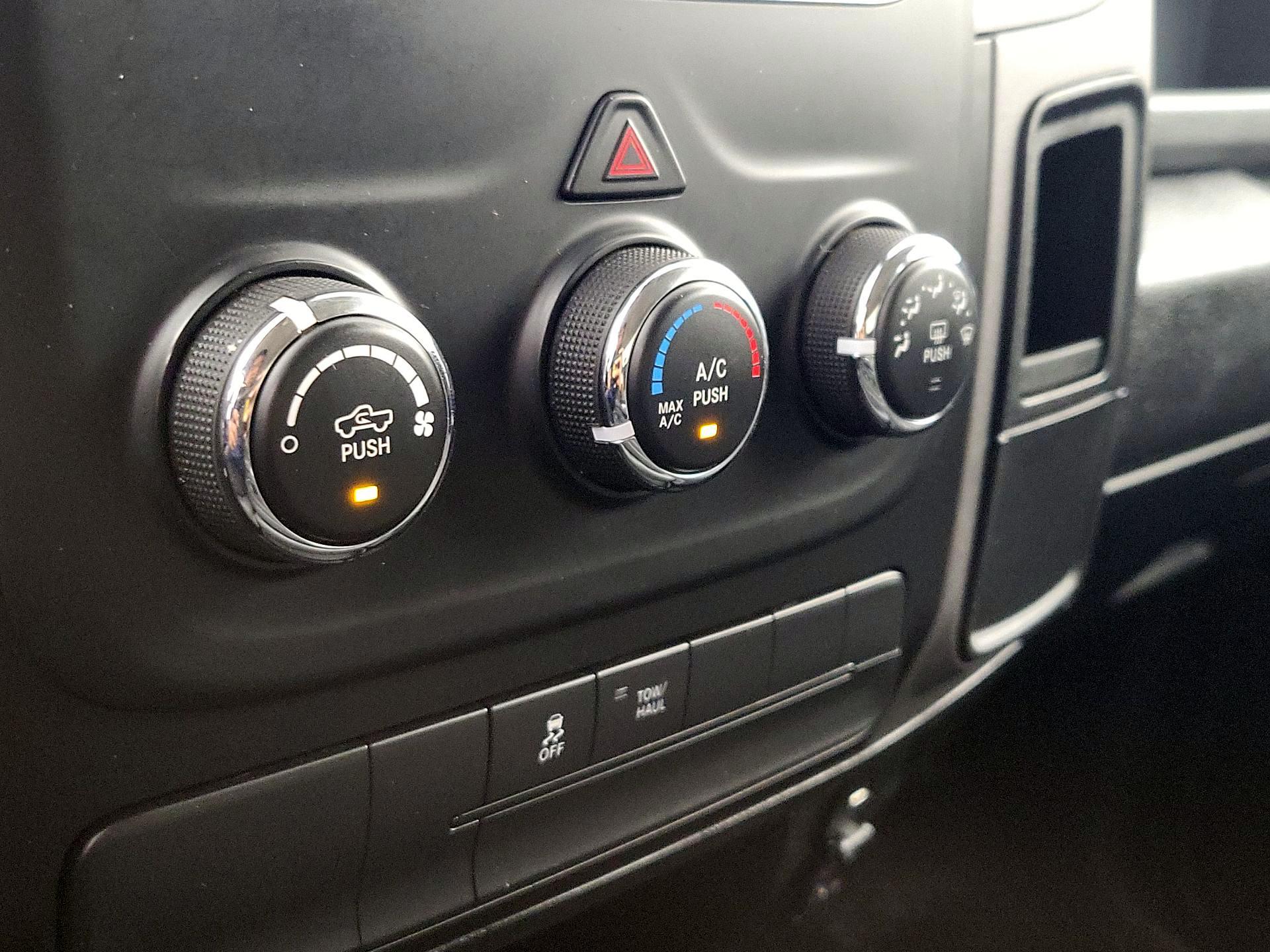 Thumbnail: 2020 RAM 1500 Classic - 16