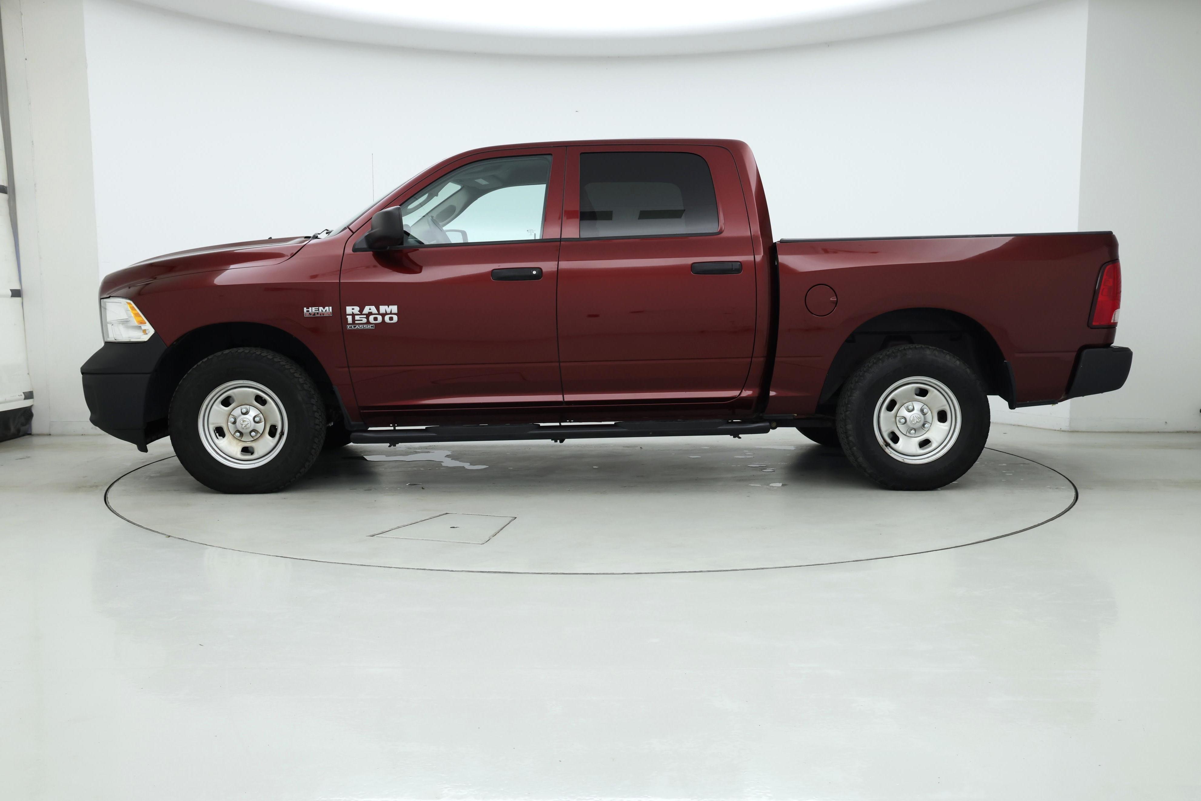 Thumbnail: 2020 RAM 1500 Classic - 3