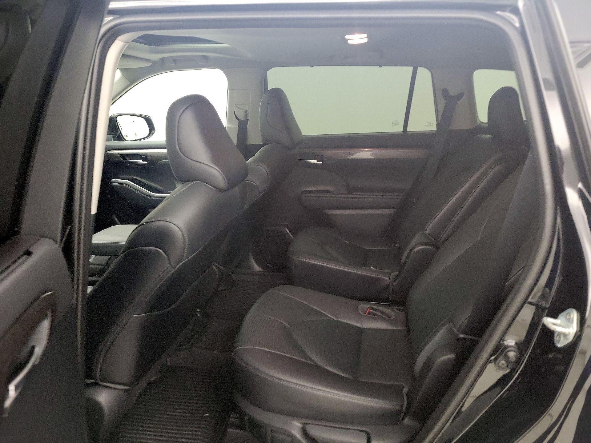 Thumbnail: 2021 Toyota Highlander - 20