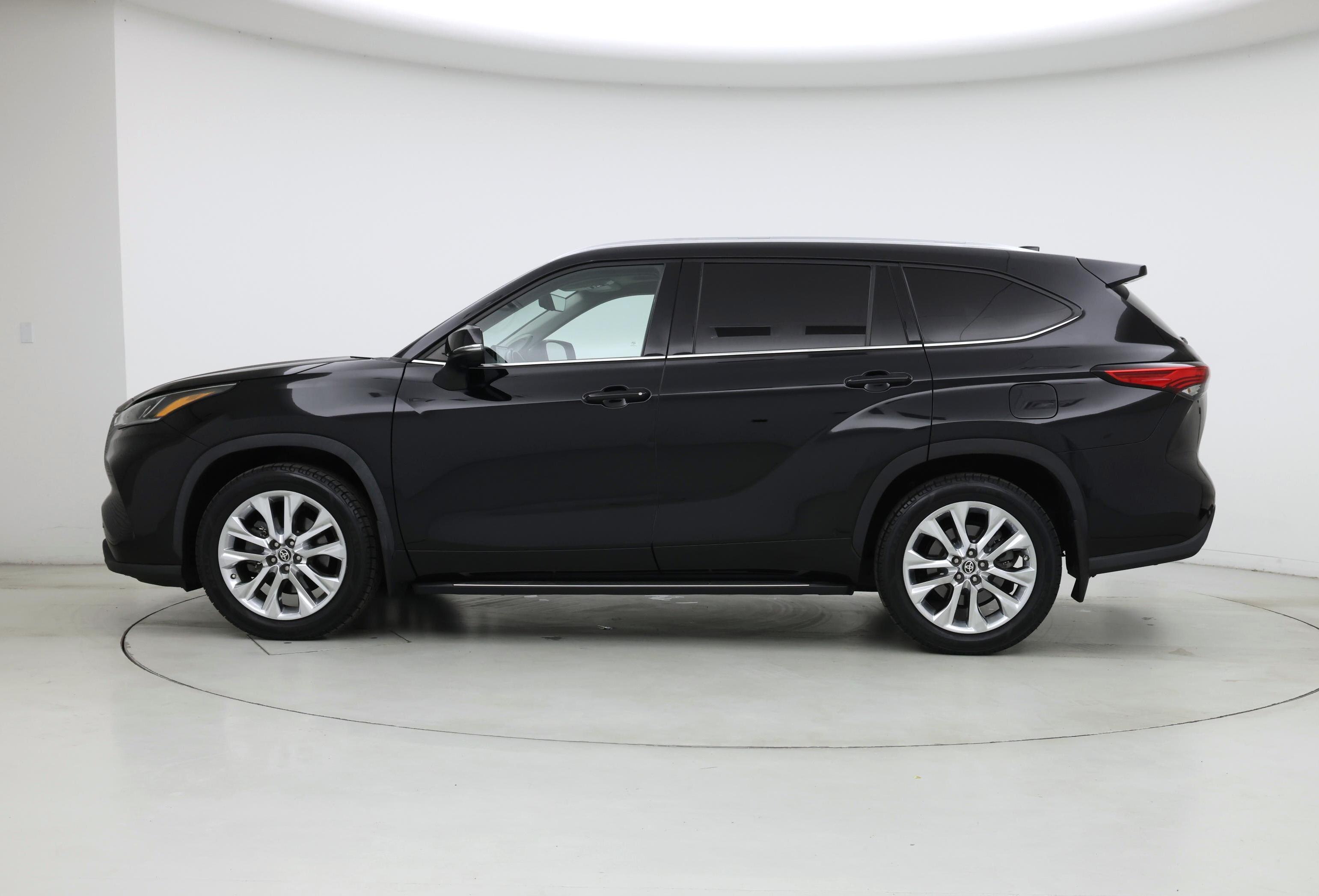 Thumbnail: 2021 Toyota Highlander - 3
