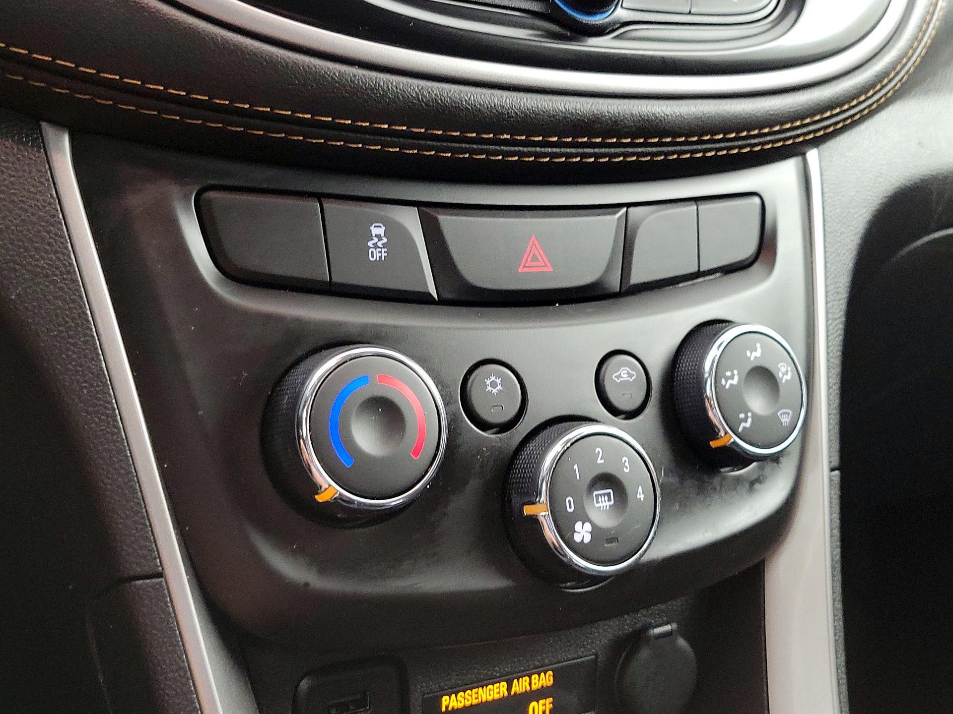 Thumbnail: 2022 Chevrolet Trax - 16
