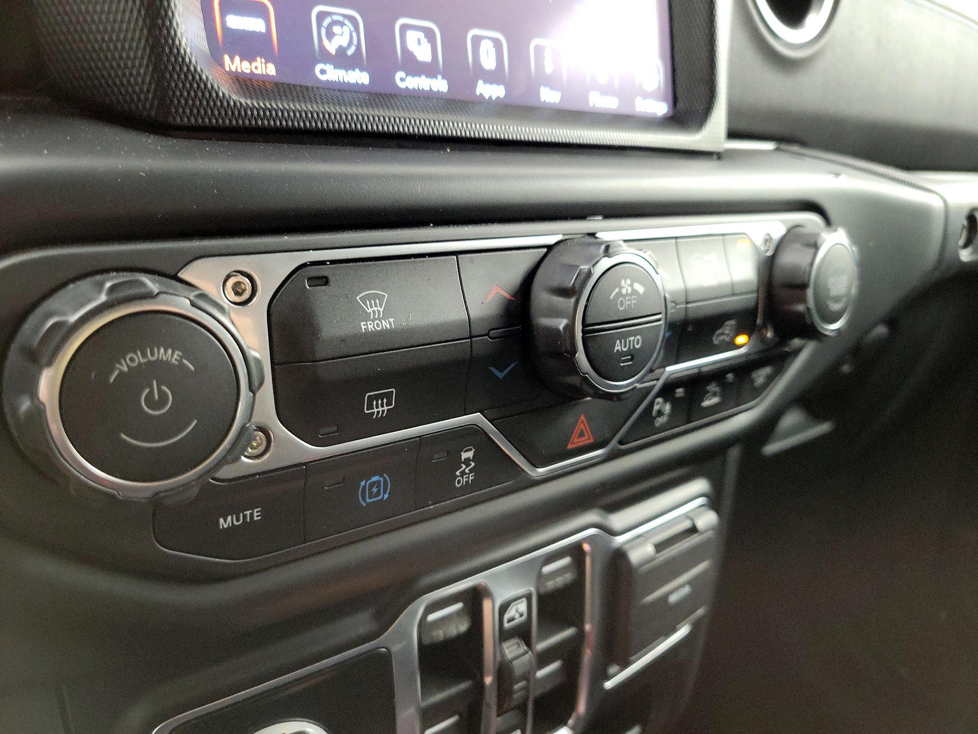 Thumbnail: 2022 Jeep Wrangler - 17