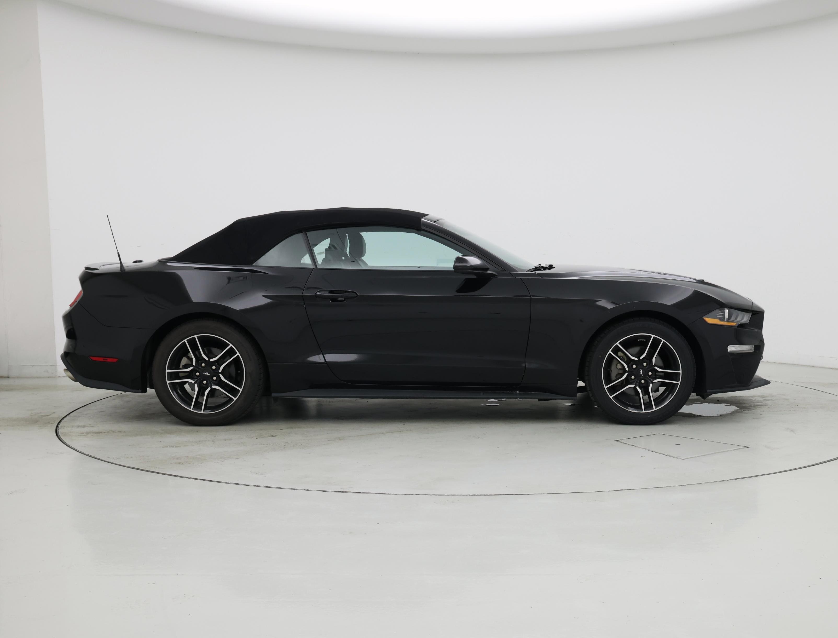 Thumbnail: 2022 Ford Mustang - 7