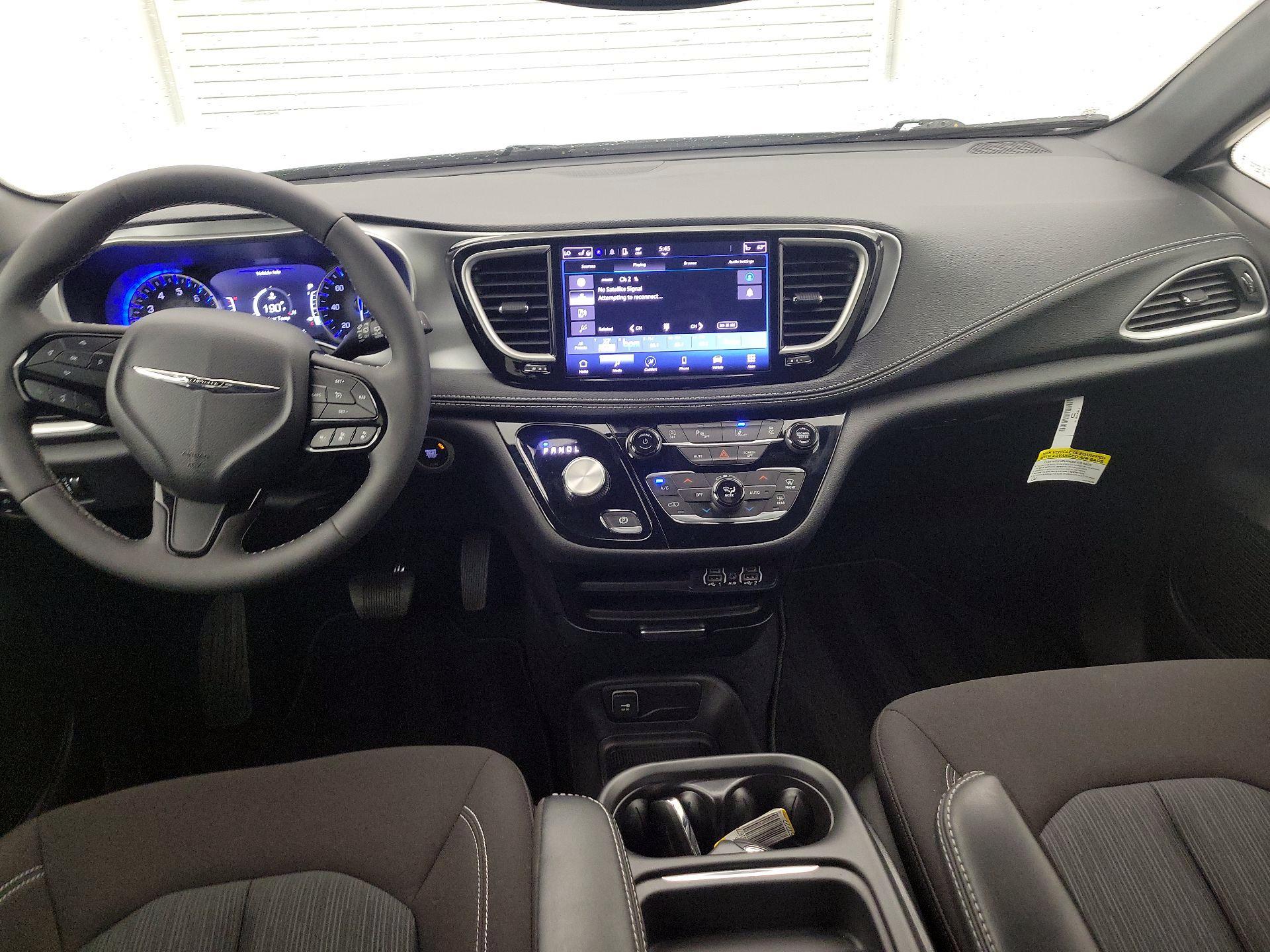 Thumbnail: 2023 Chrysler Pacifica - 9