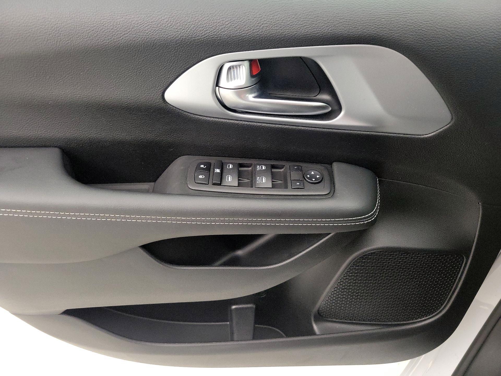 Thumbnail: 2023 Chrysler Pacifica - 12