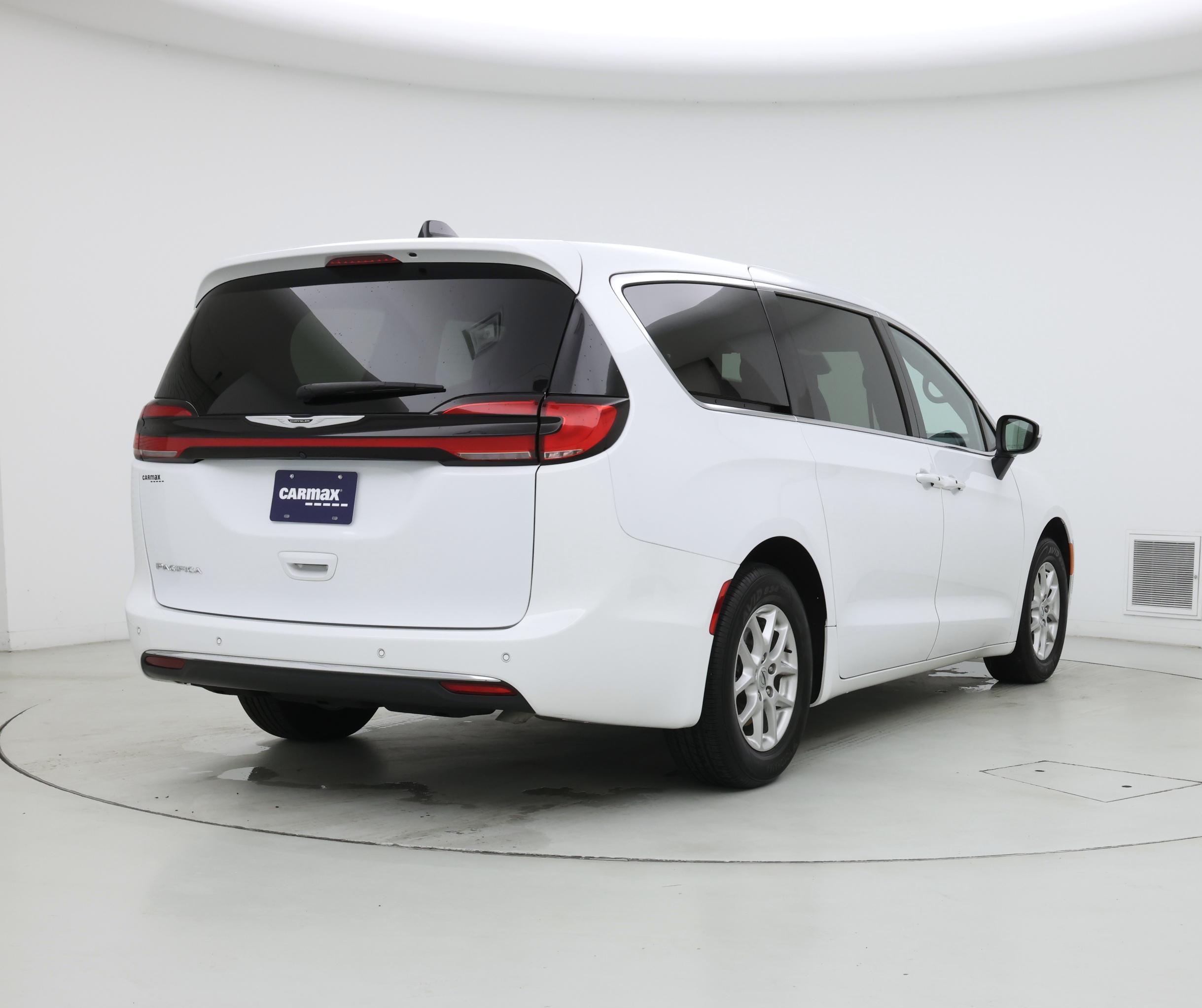 Thumbnail: 2023 Chrysler Pacifica - 8