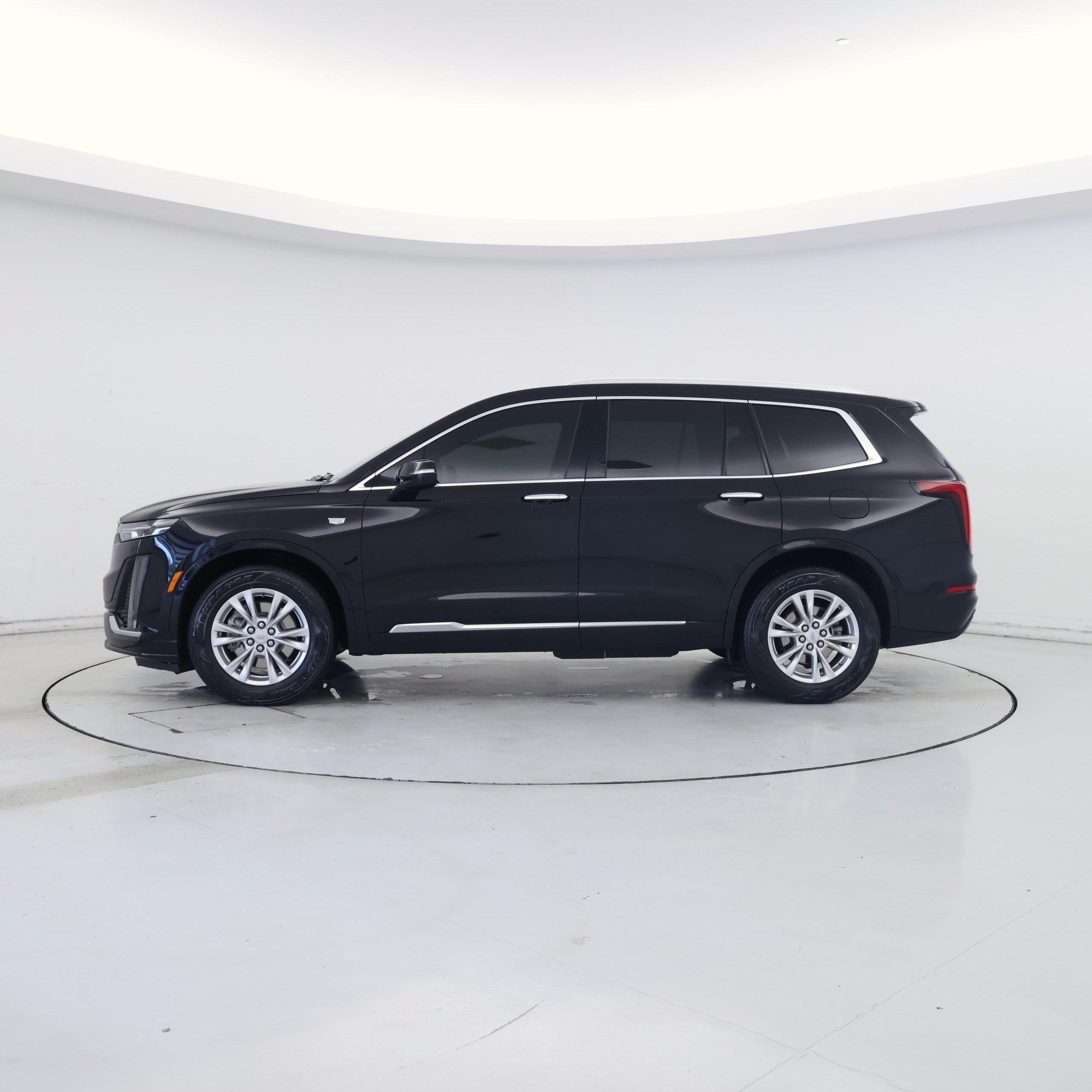 Thumbnail: 2022 Cadillac XT6 - 3