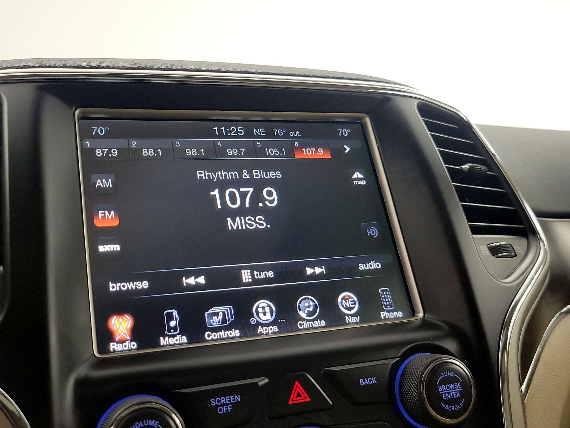 Thumbnail: 2017 Jeep Grand Cherokee - 16