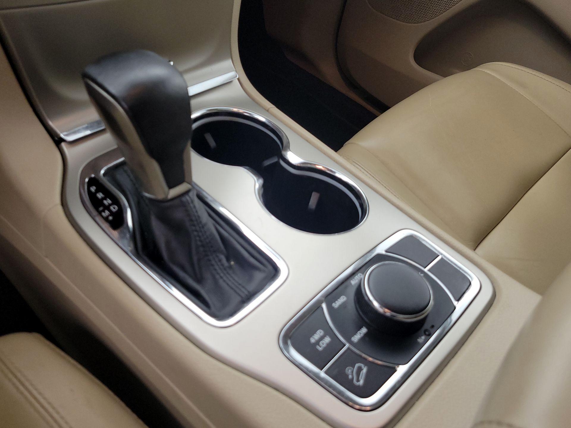 Thumbnail: 2017 Jeep Grand Cherokee - 18