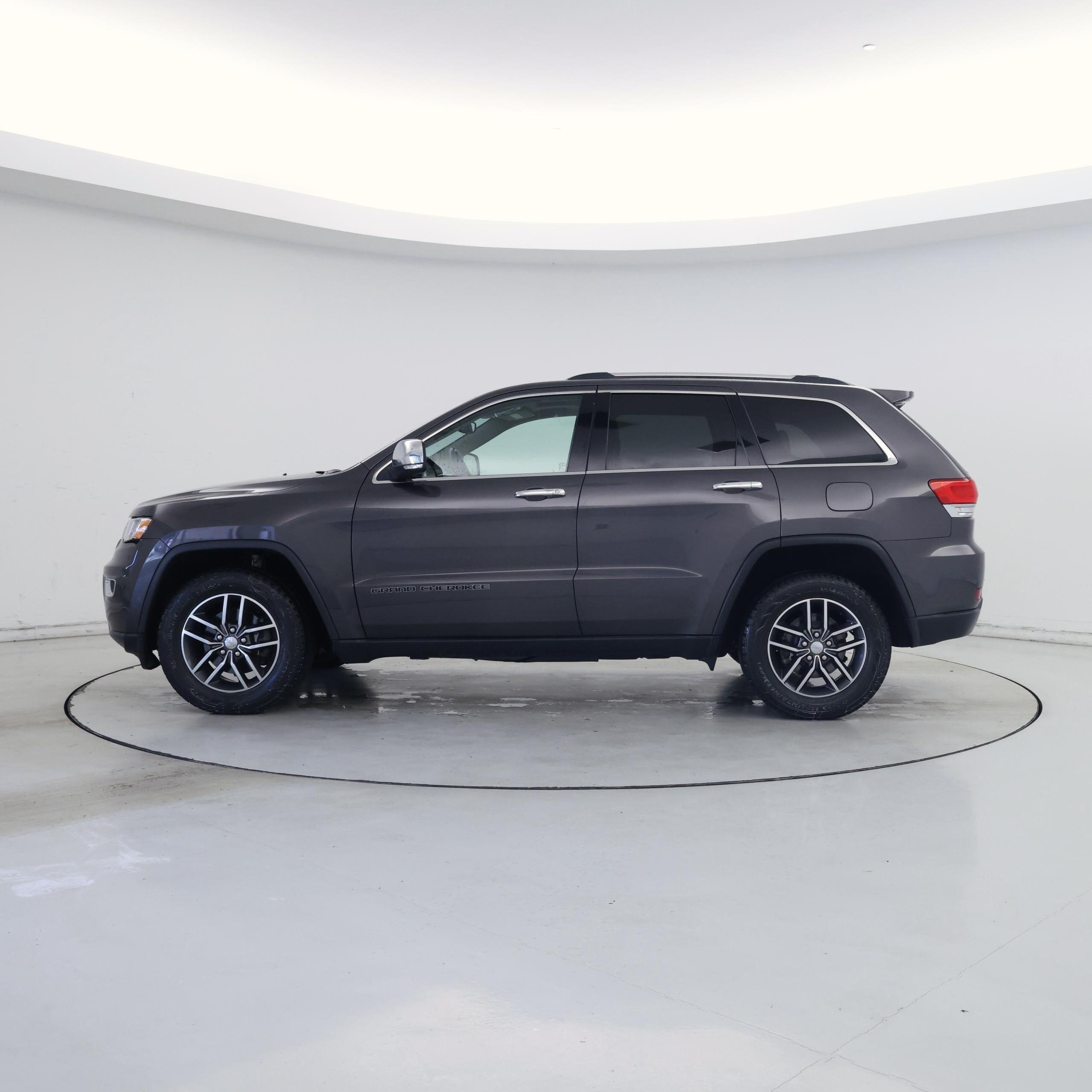 Thumbnail: 2017 Jeep Grand Cherokee - 3