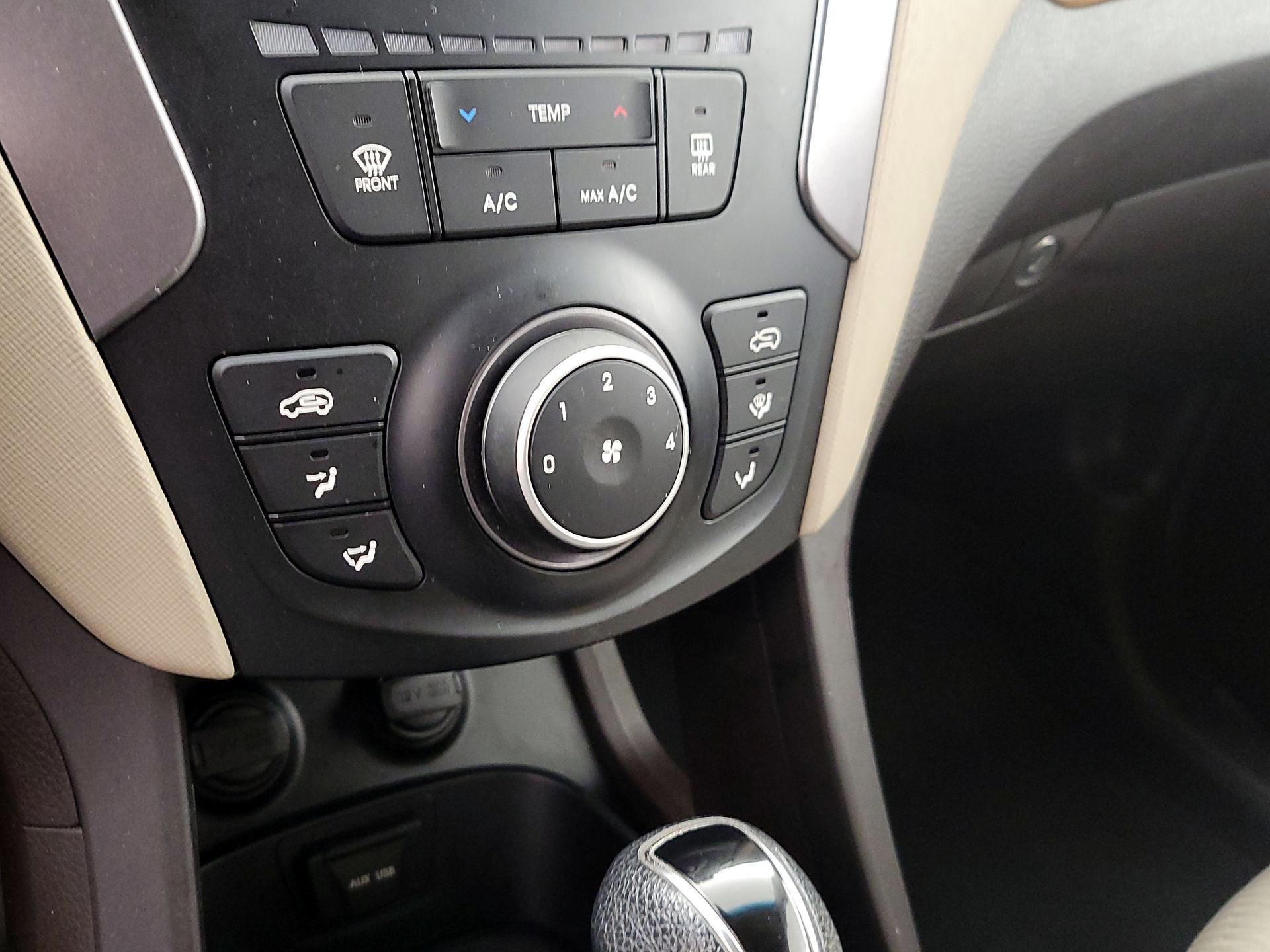 Thumbnail: 2016 Hyundai Santa Fe - 16