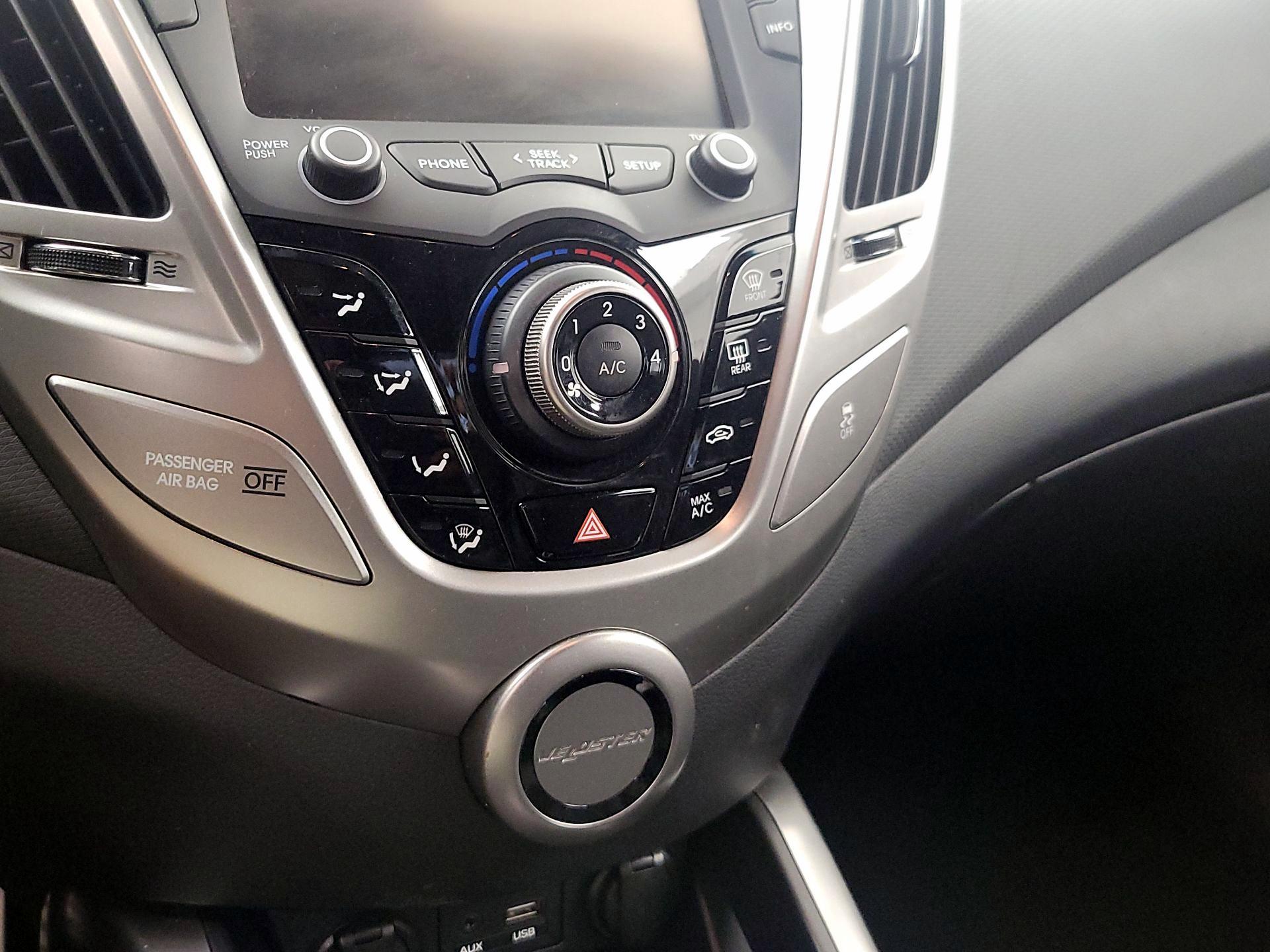 Thumbnail: 2016 Hyundai Veloster - 16