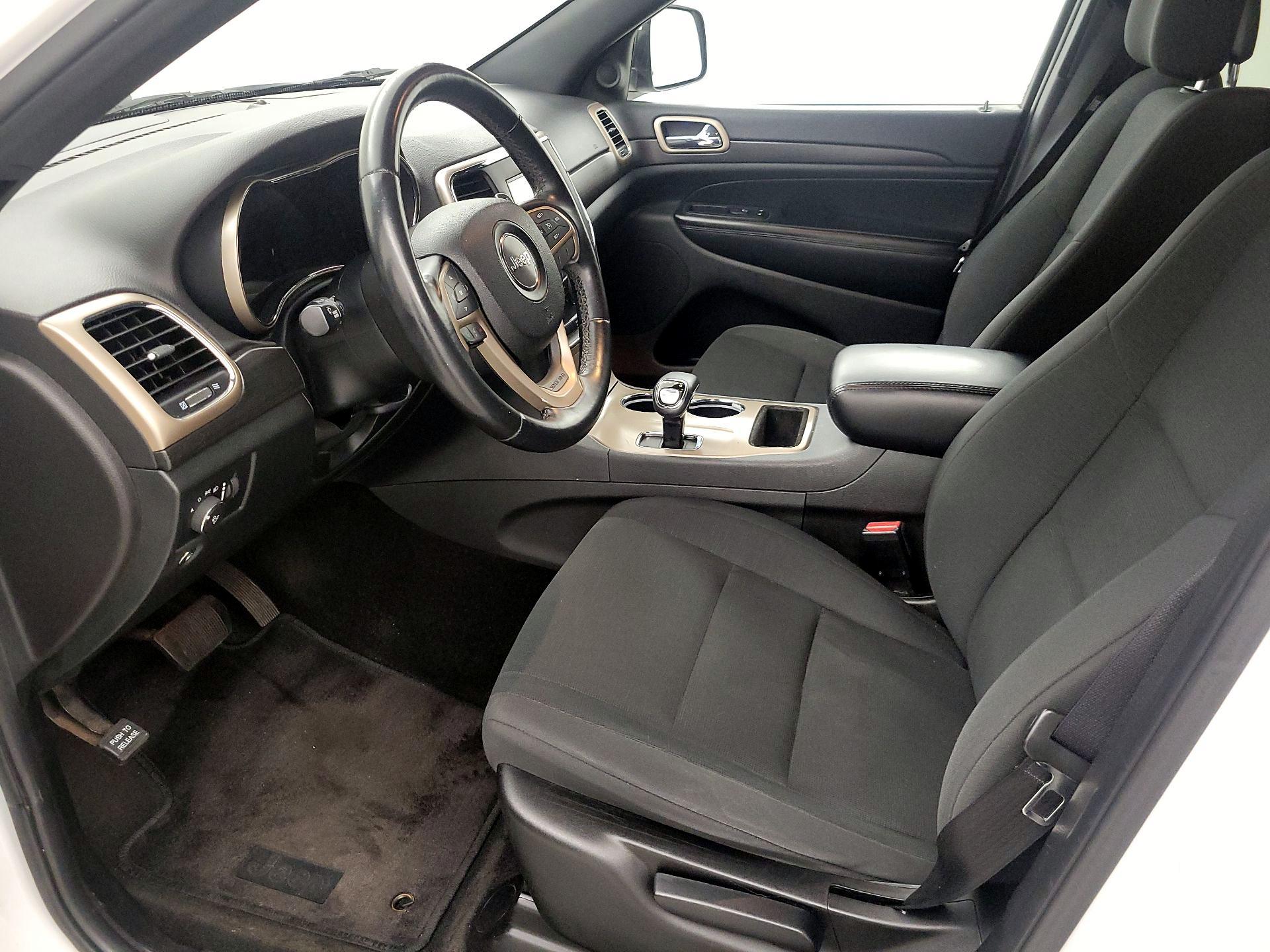 Thumbnail: 2015 Jeep Grand Cherokee - 11