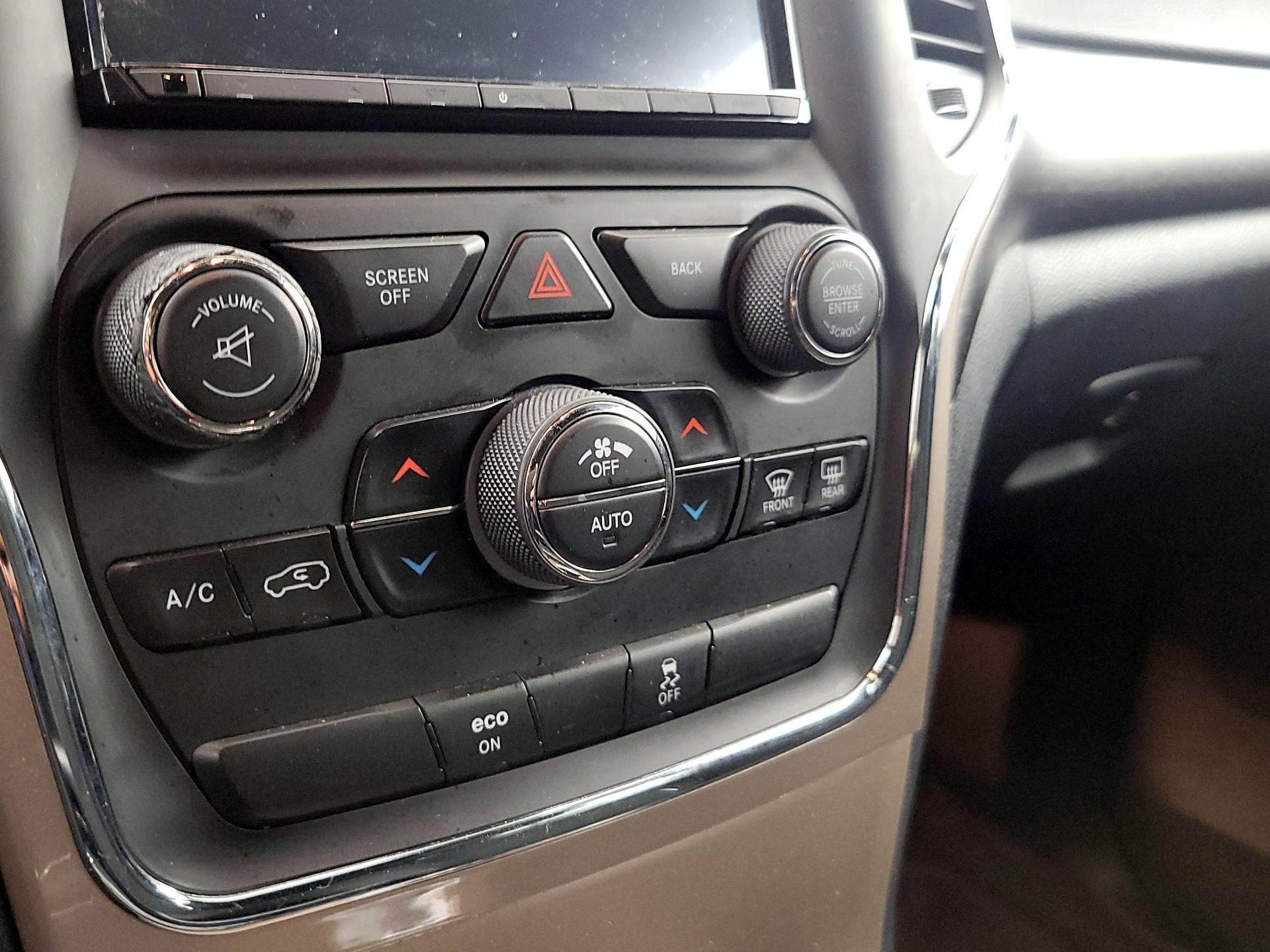 Thumbnail: 2015 Jeep Grand Cherokee - 16