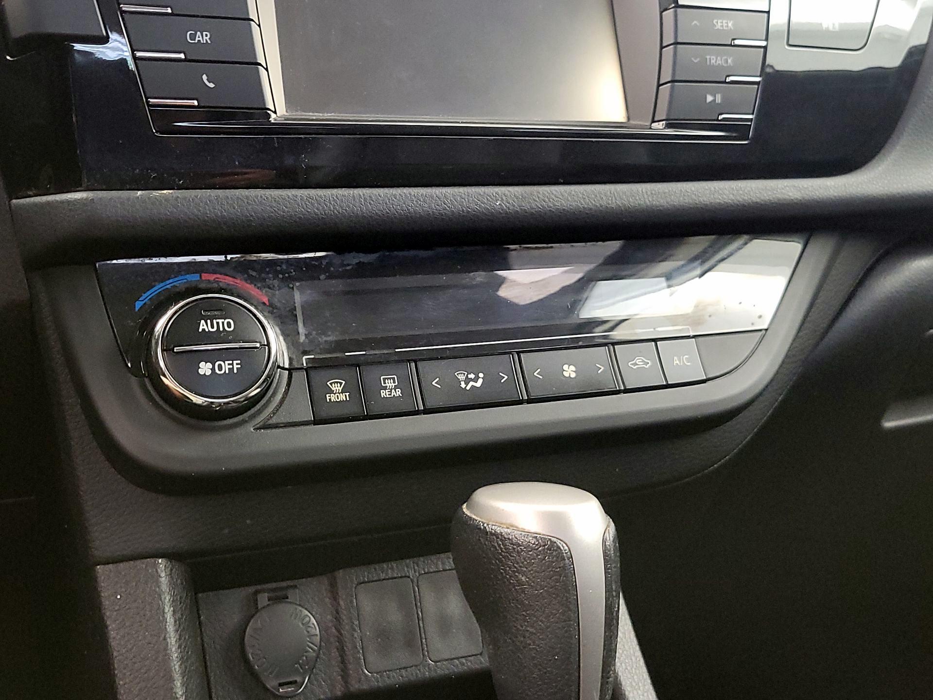 Thumbnail: 2014 Toyota Corolla - 16