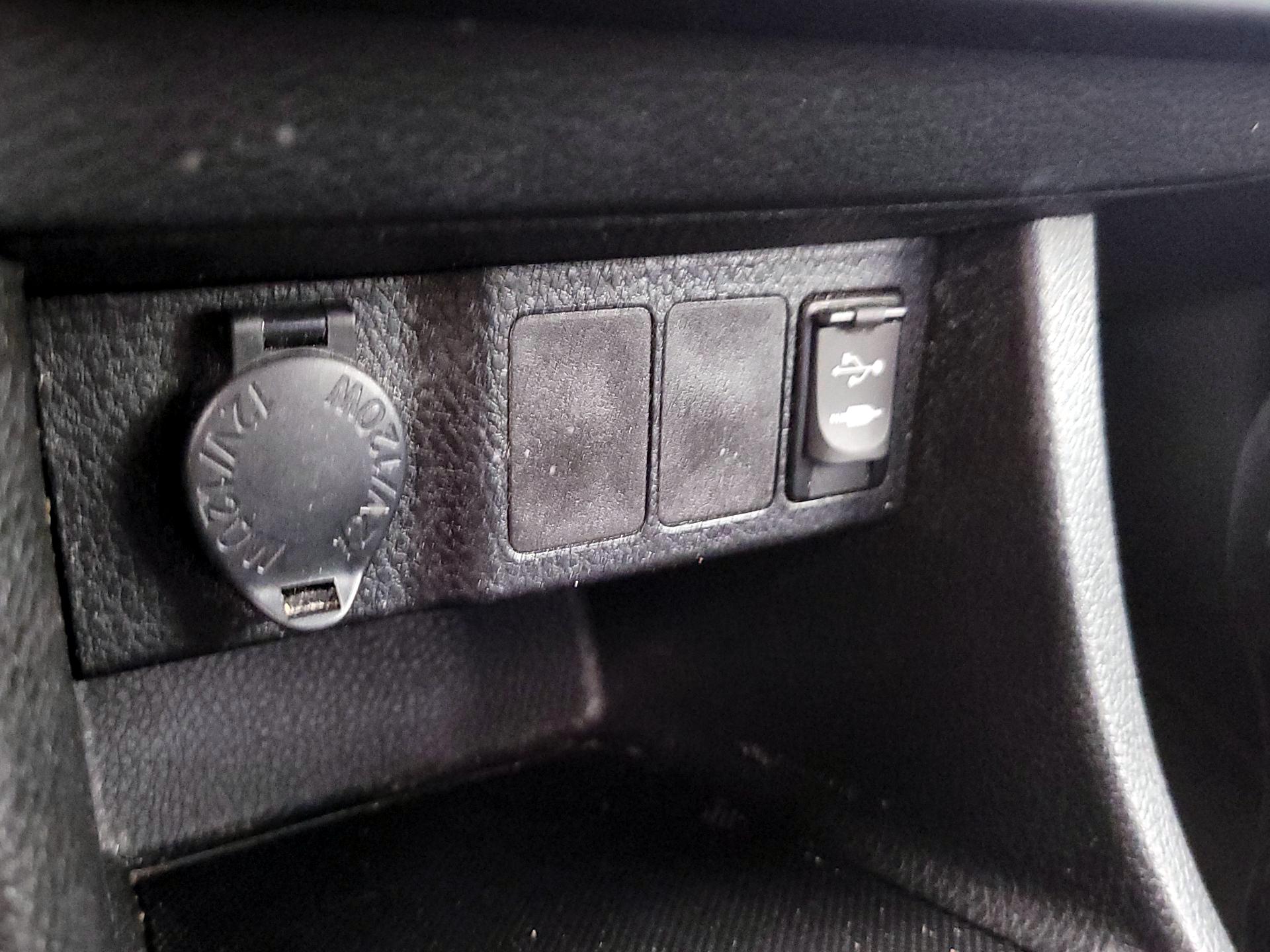 Thumbnail: 2014 Toyota Corolla - 18