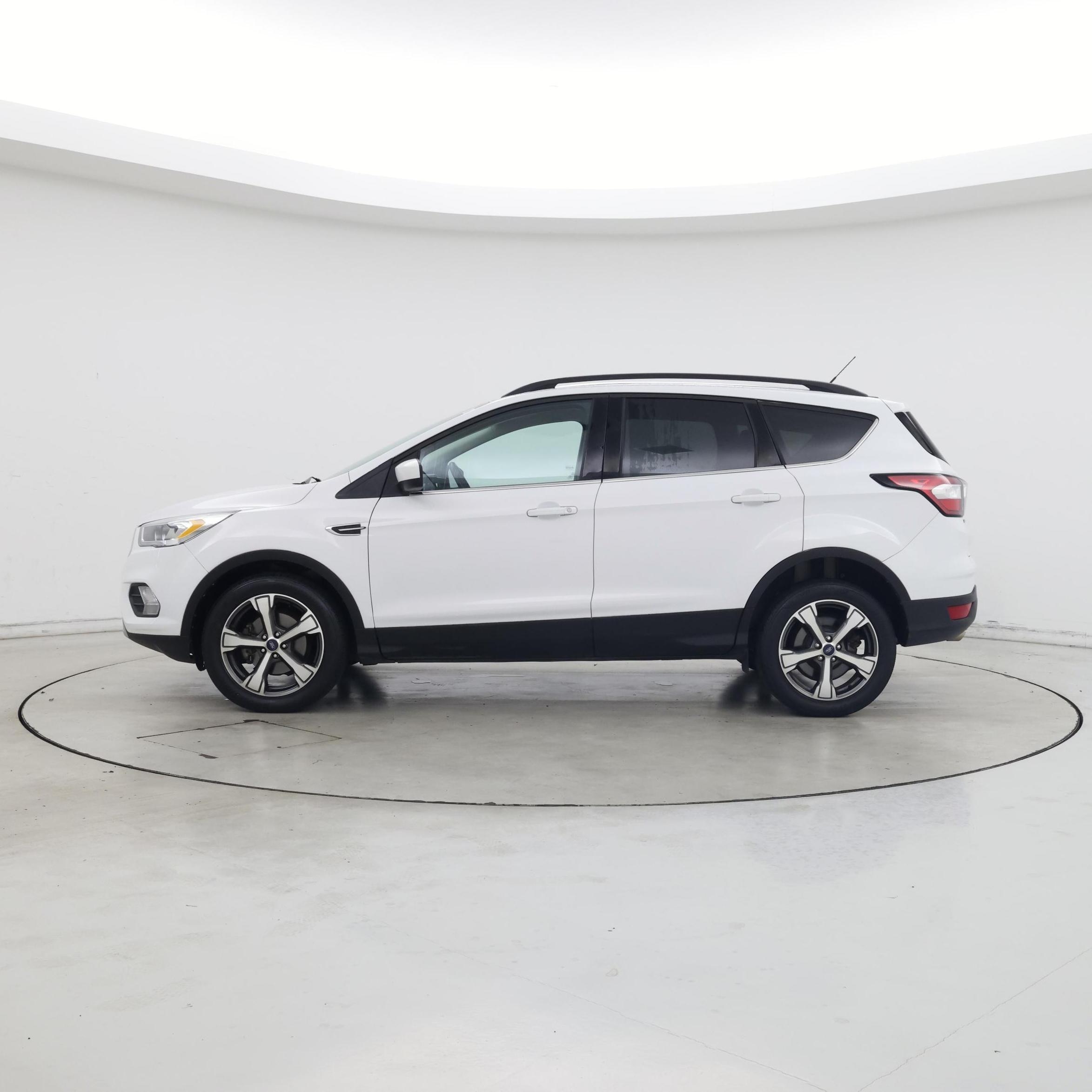 Thumbnail: 2017 Ford Escape - 3