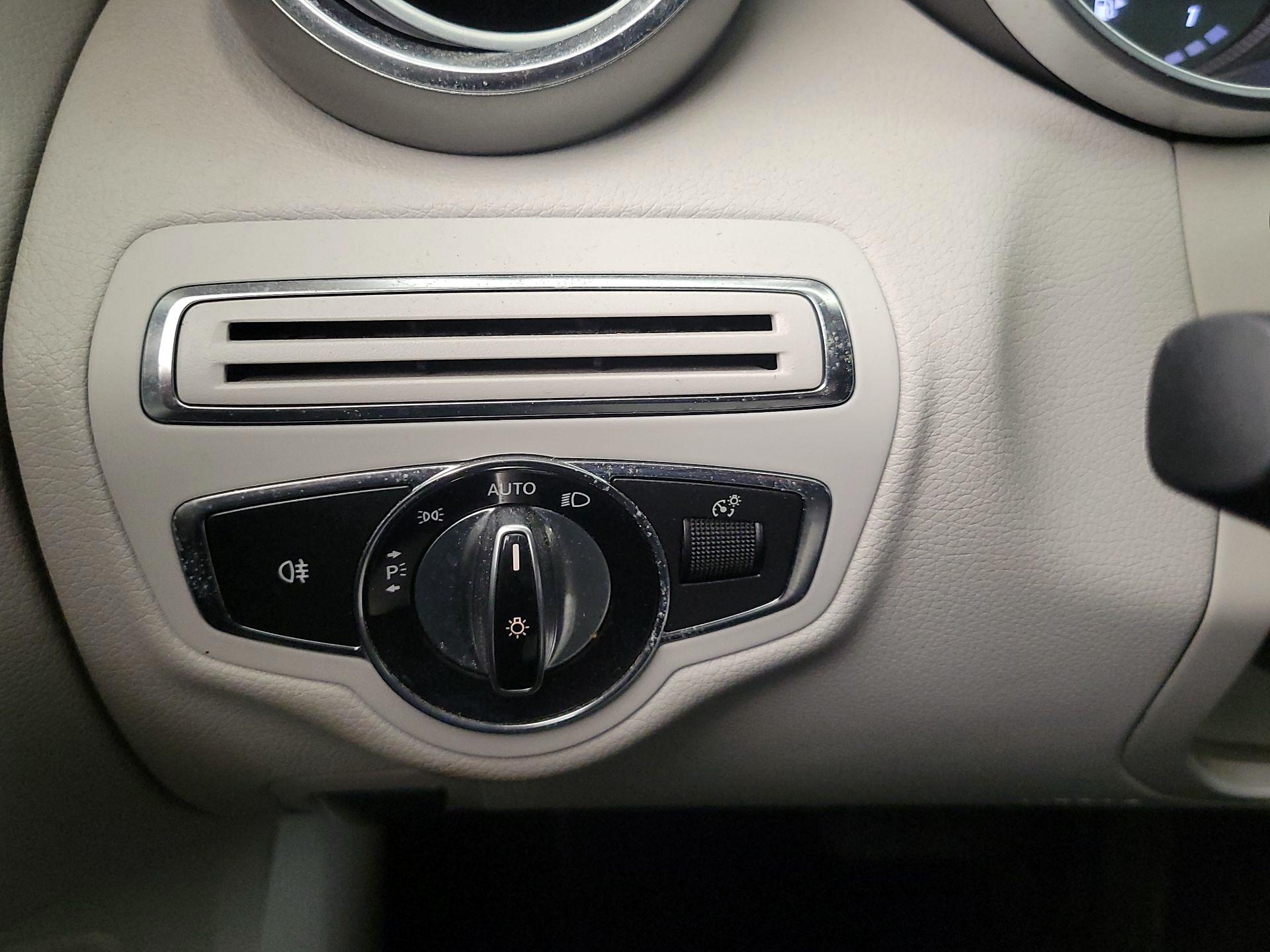 Thumbnail: 2015 Mercedes-Benz C-Class - 13