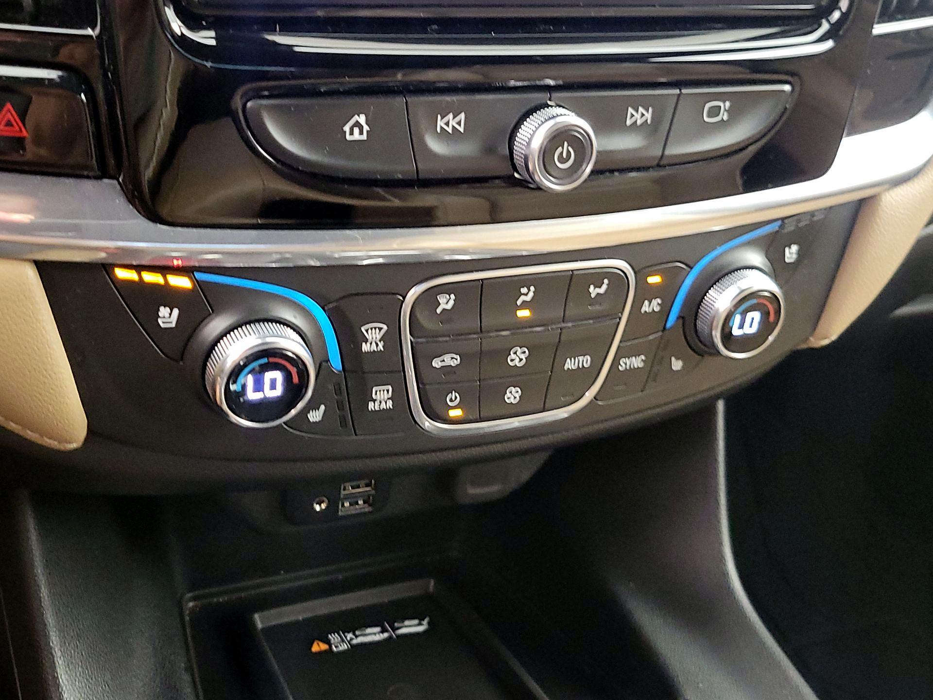 Thumbnail: 2022 Chevrolet Traverse - 17