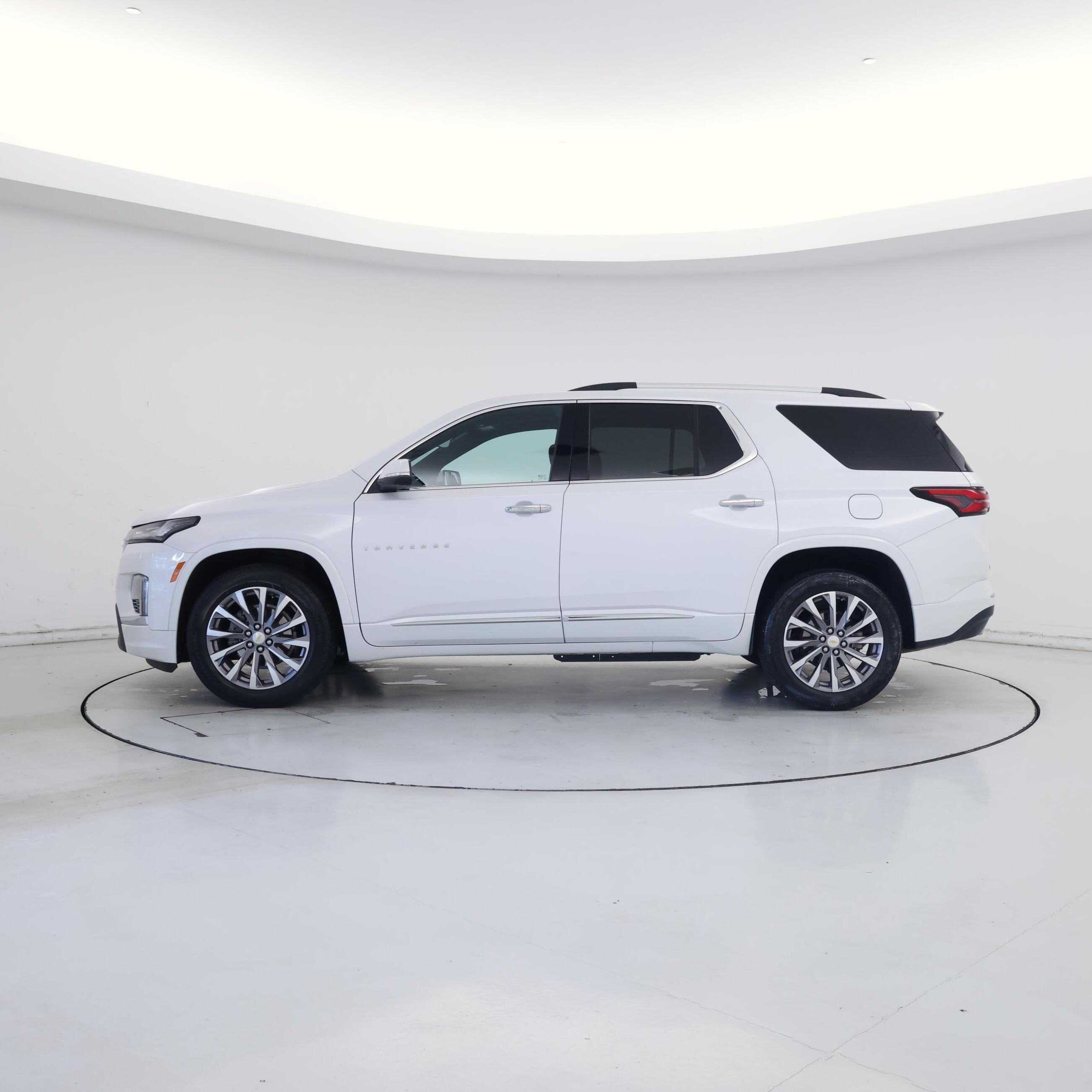 Thumbnail: 2022 Chevrolet Traverse - 3