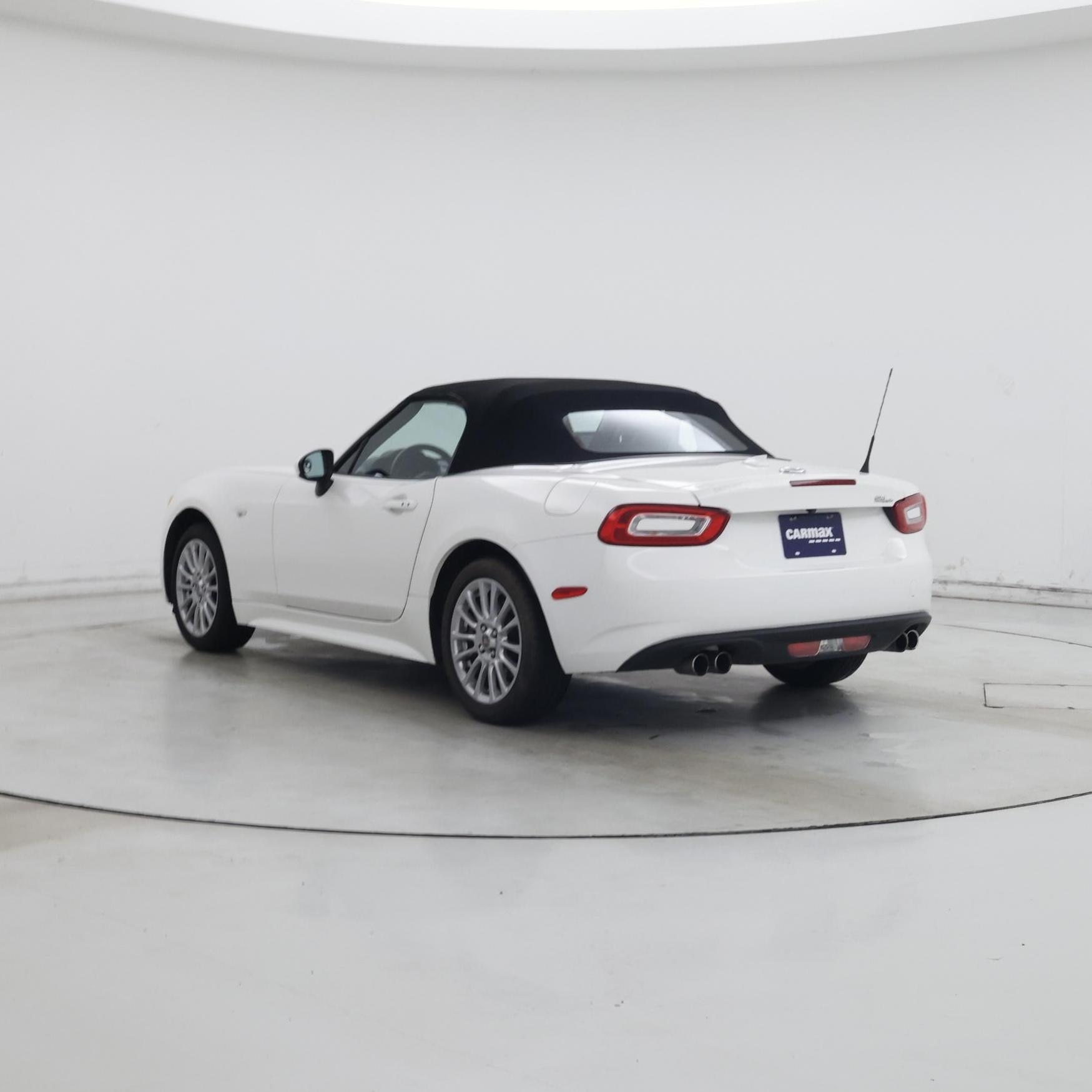 Thumbnail: 2019 Fiat 124 Spider - 2