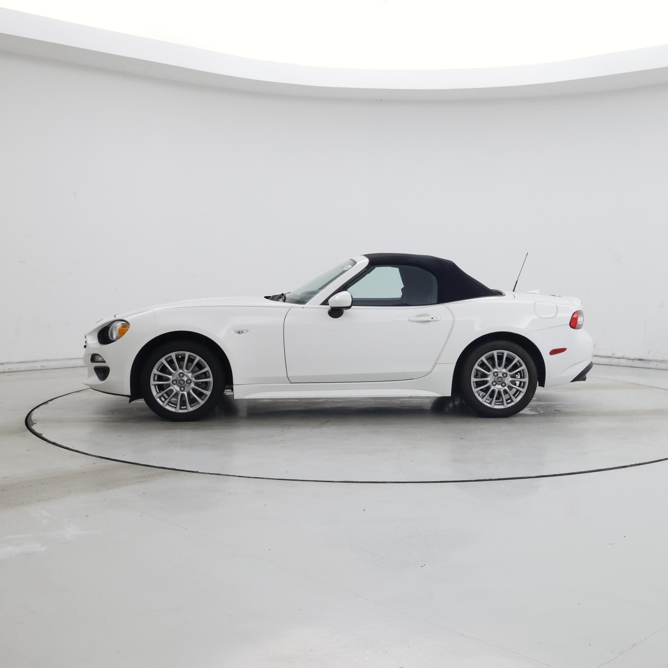 Thumbnail: 2019 Fiat 124 Spider - 3