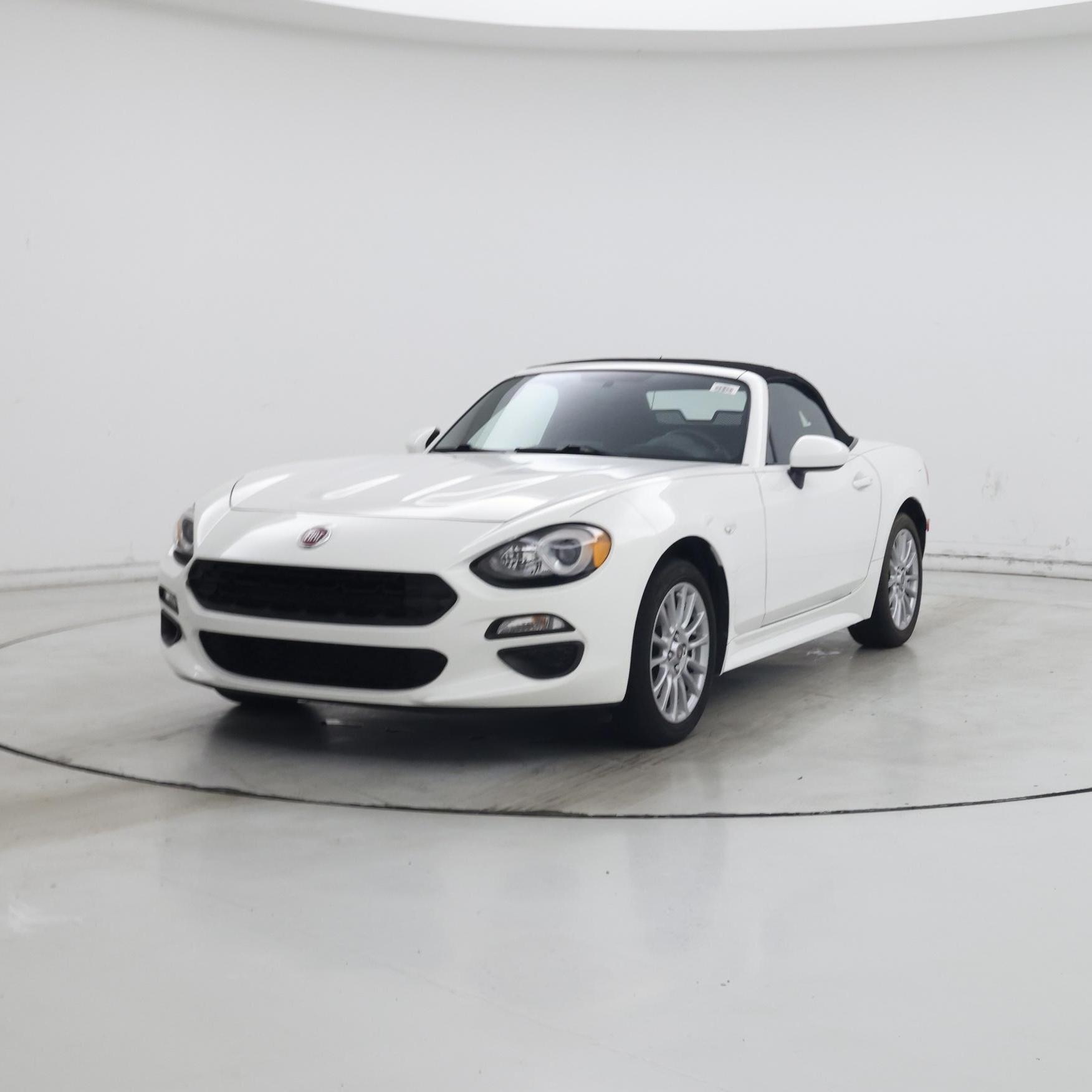 Thumbnail: 2019 Fiat 124 Spider - 4