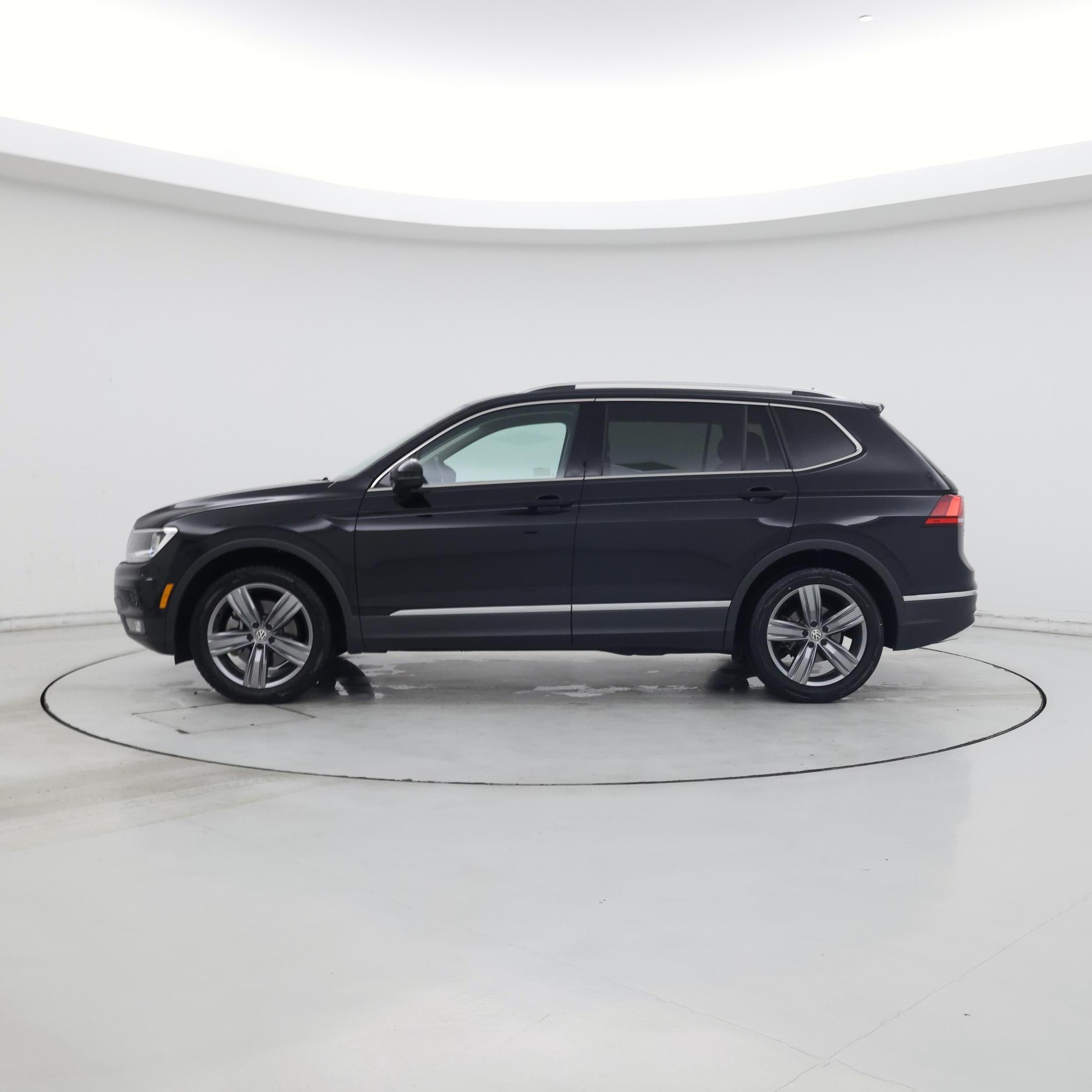 Thumbnail: 2021 Volkswagen Tiguan - 3