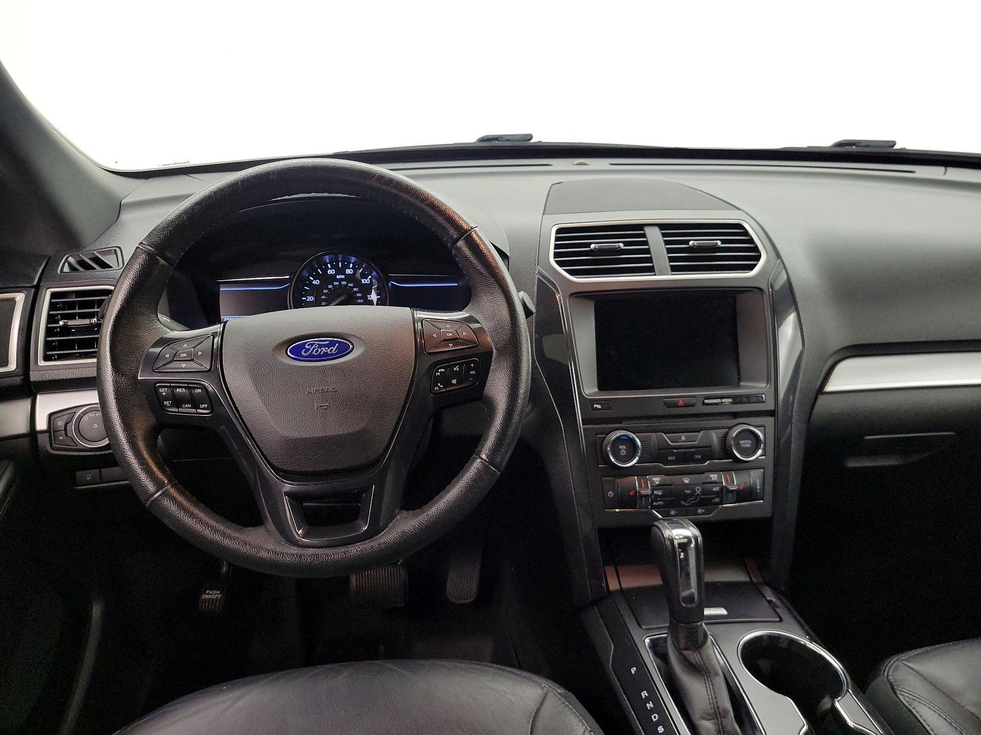 Thumbnail: 2017 Ford Explorer - 10