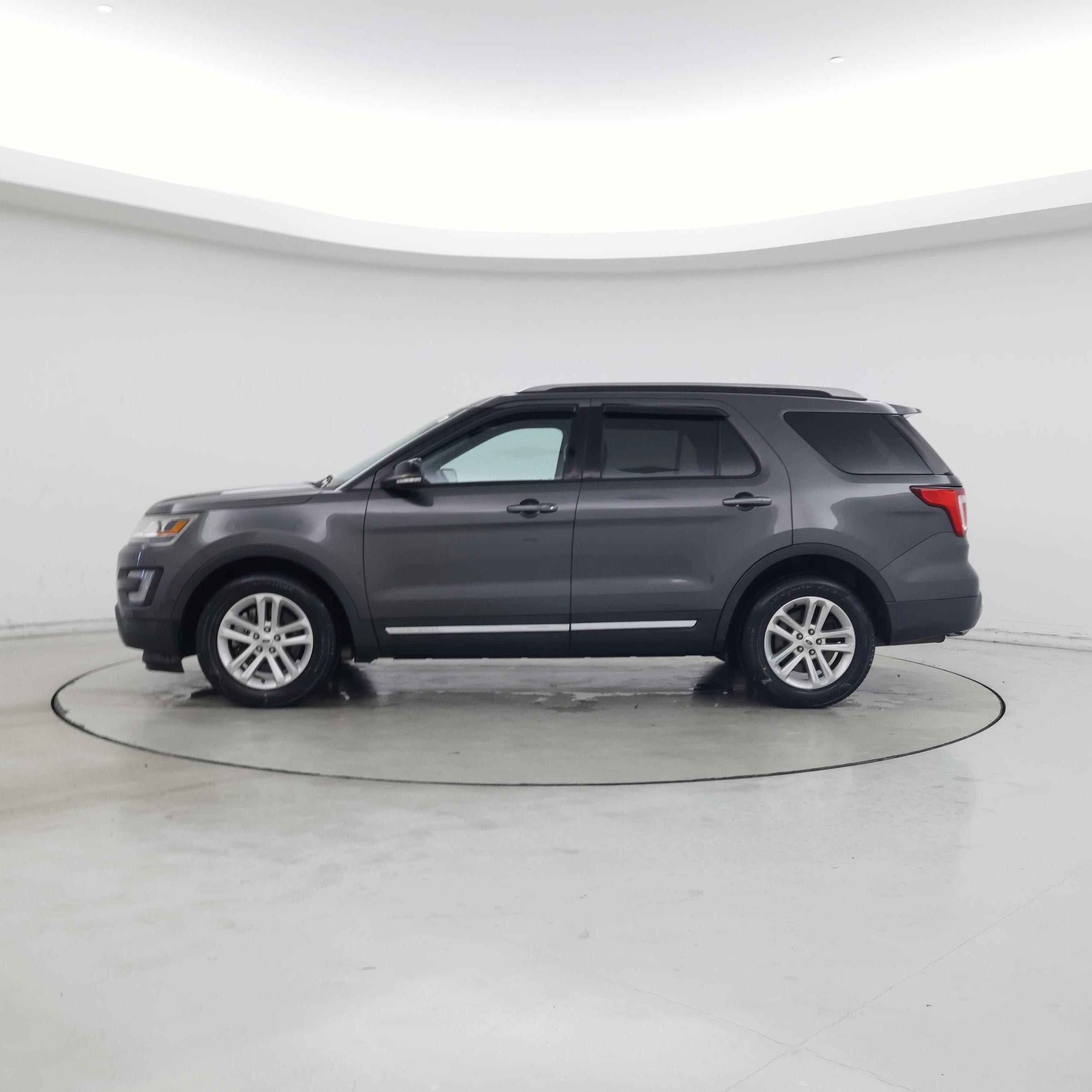 Thumbnail: 2017 Ford Explorer - 3