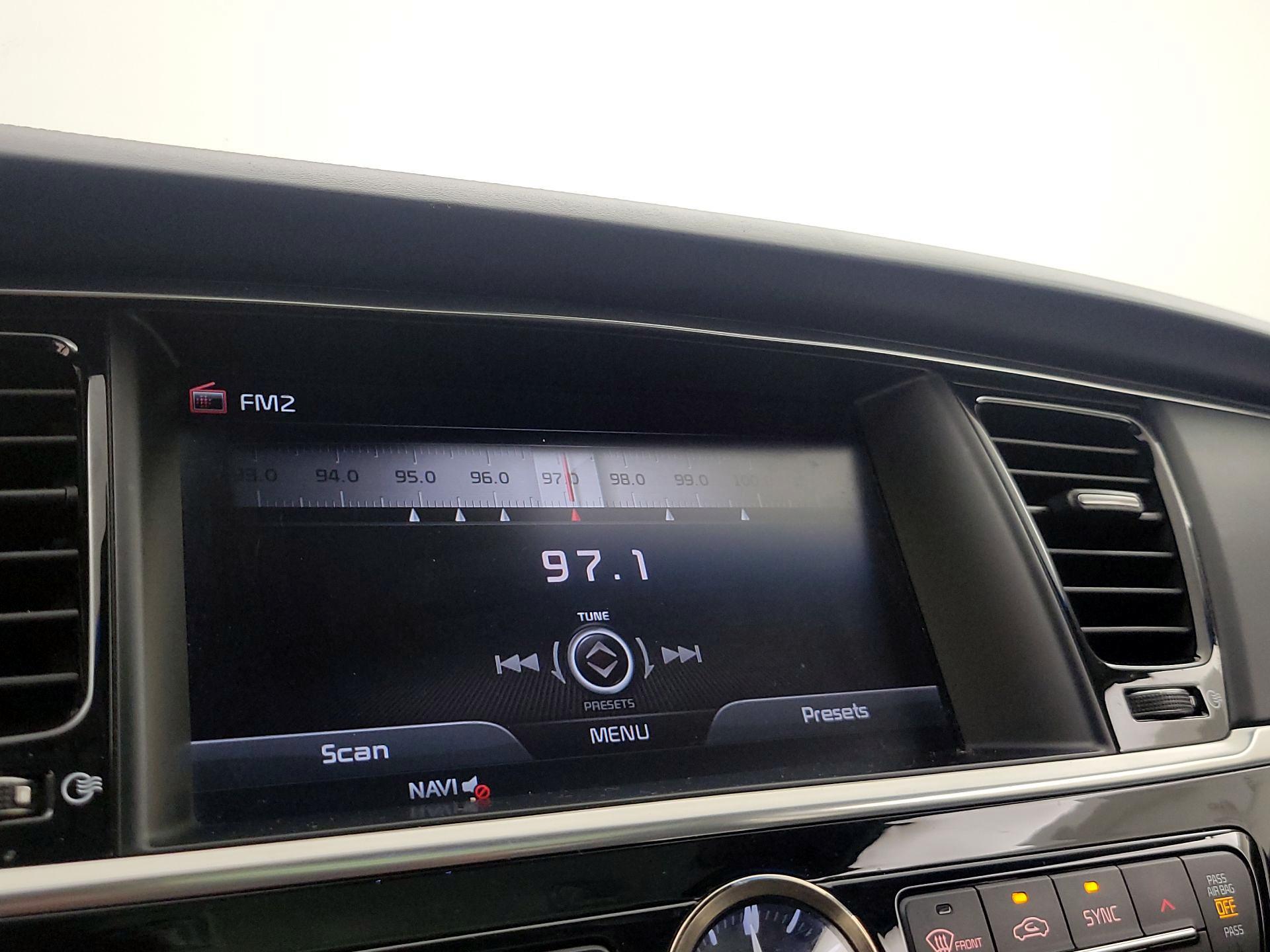 Thumbnail: 2015 Kia K900 - 16
