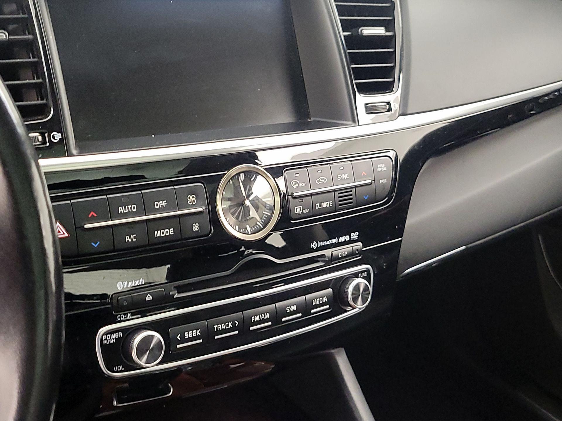 Thumbnail: 2015 Kia K900 - 17