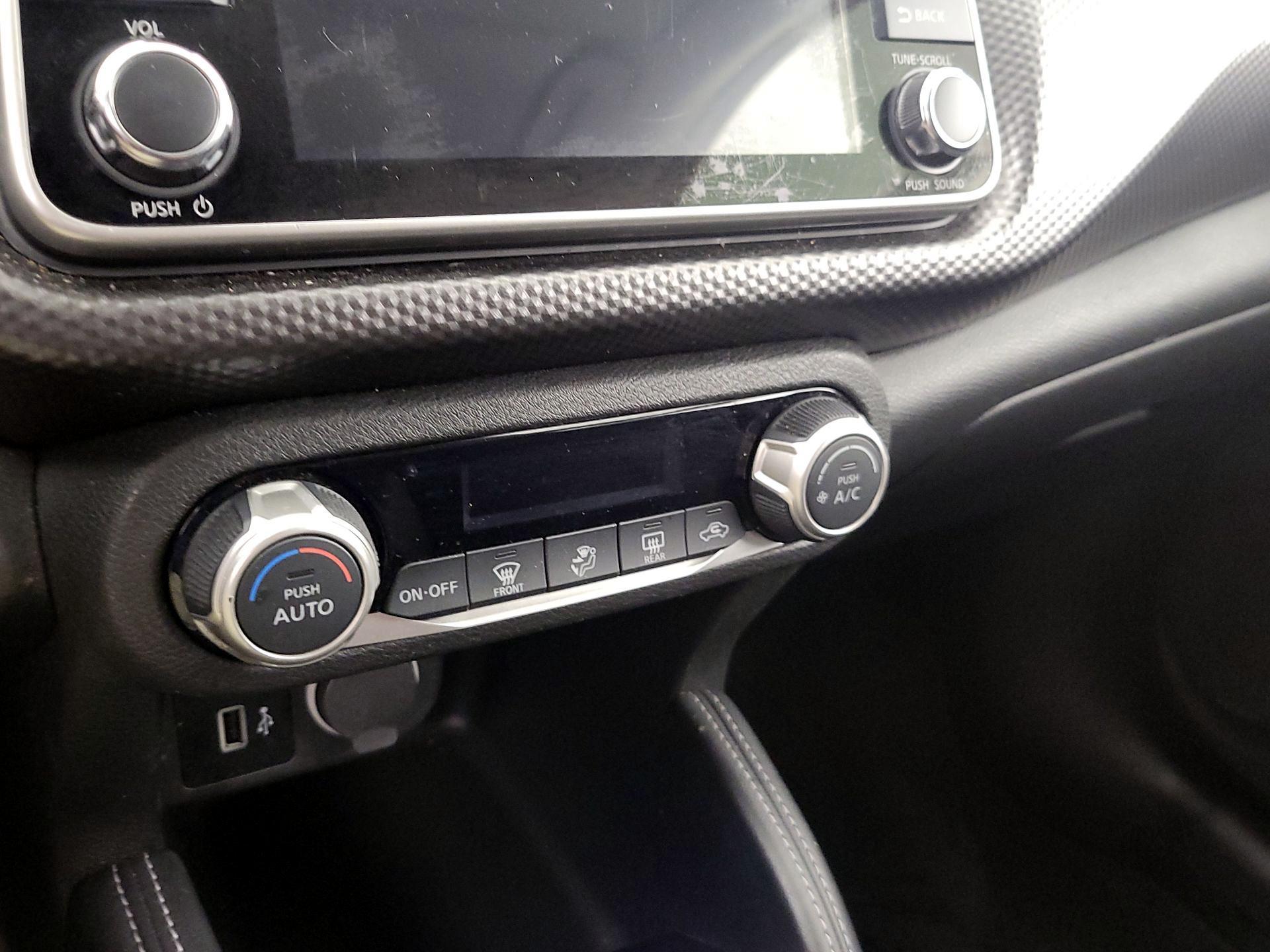 Thumbnail: 2019 Nissan Kicks - 16
