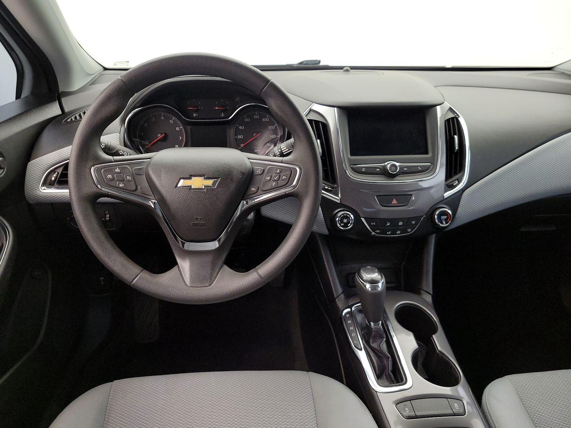 Thumbnail: 2019 Chevrolet Cruze - 10