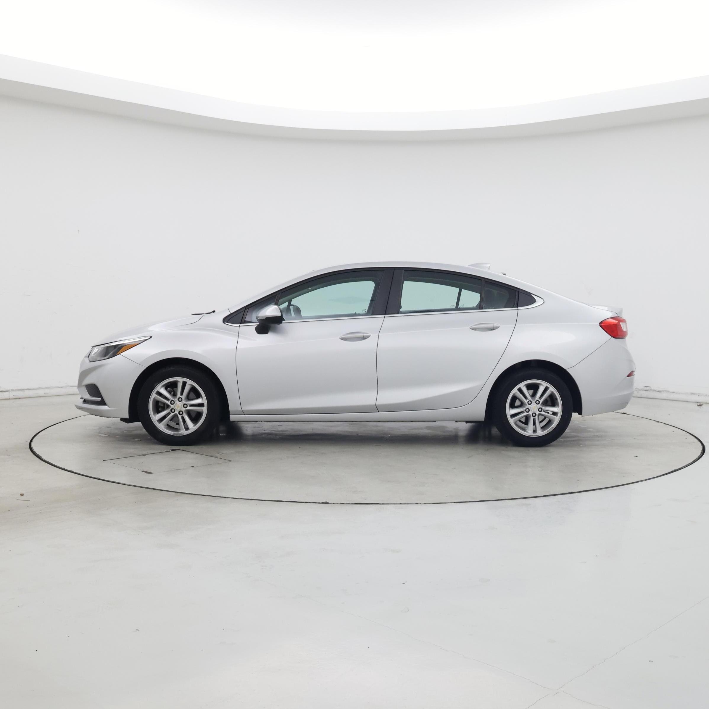 Thumbnail: 2016 Chevrolet Cruze - 3