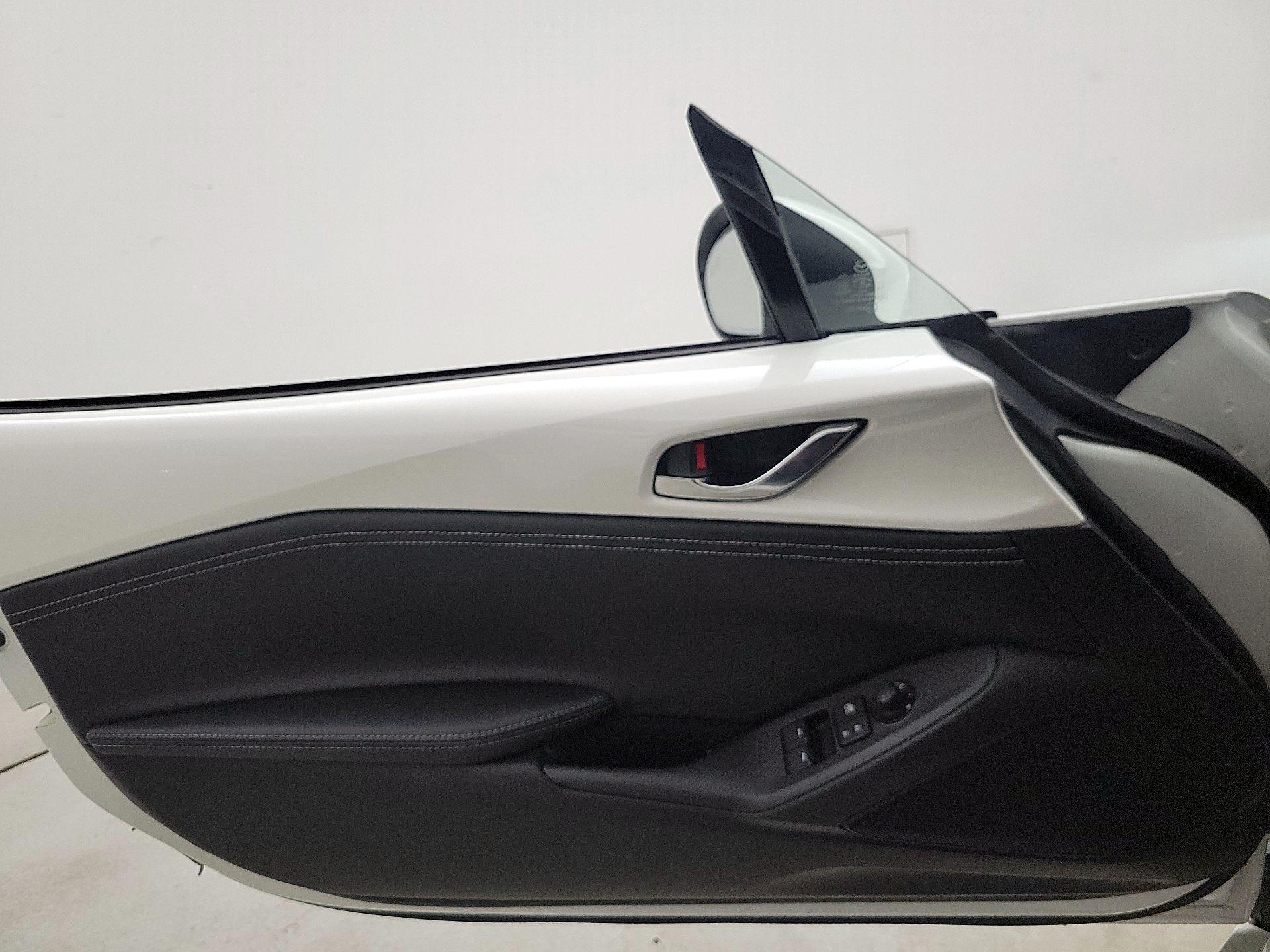 Thumbnail: 2021 Mazda MX-5 Miata - 12