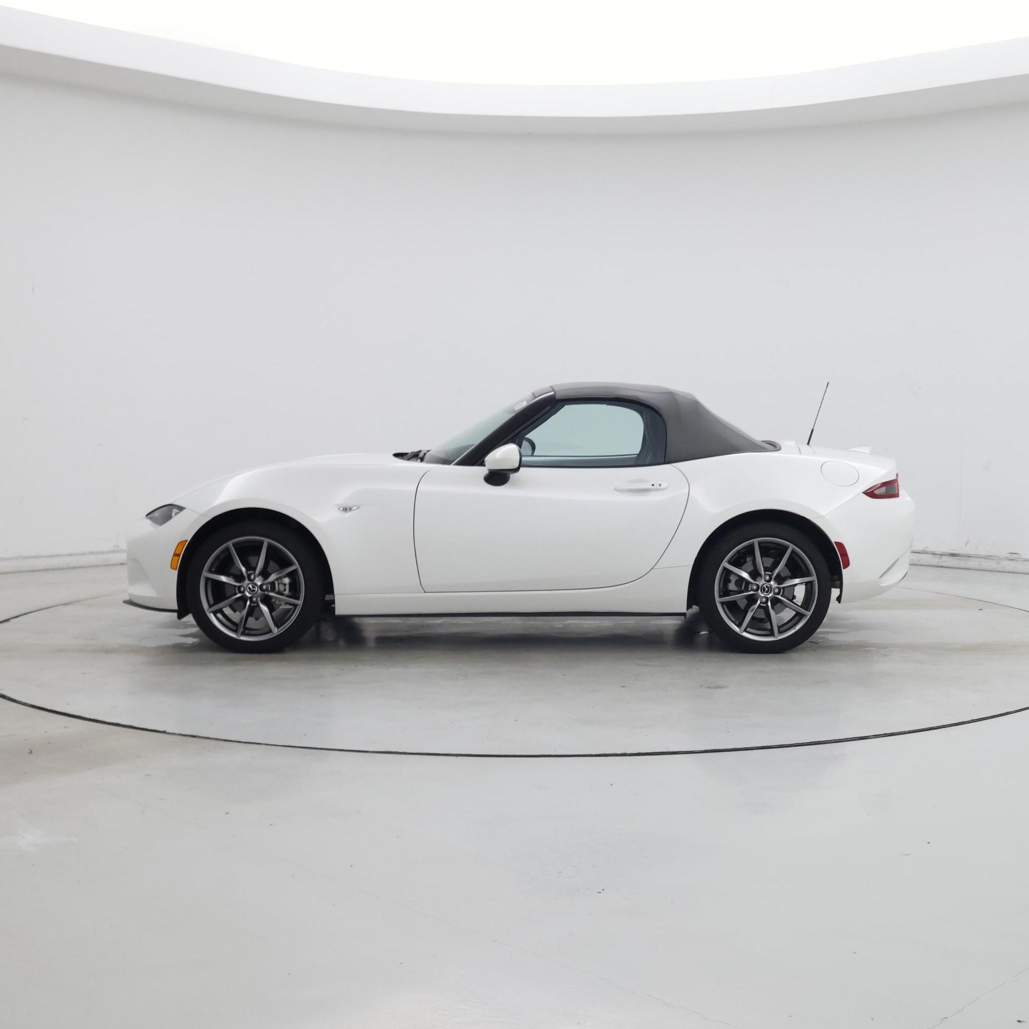 Thumbnail: 2021 Mazda MX-5 Miata - 3