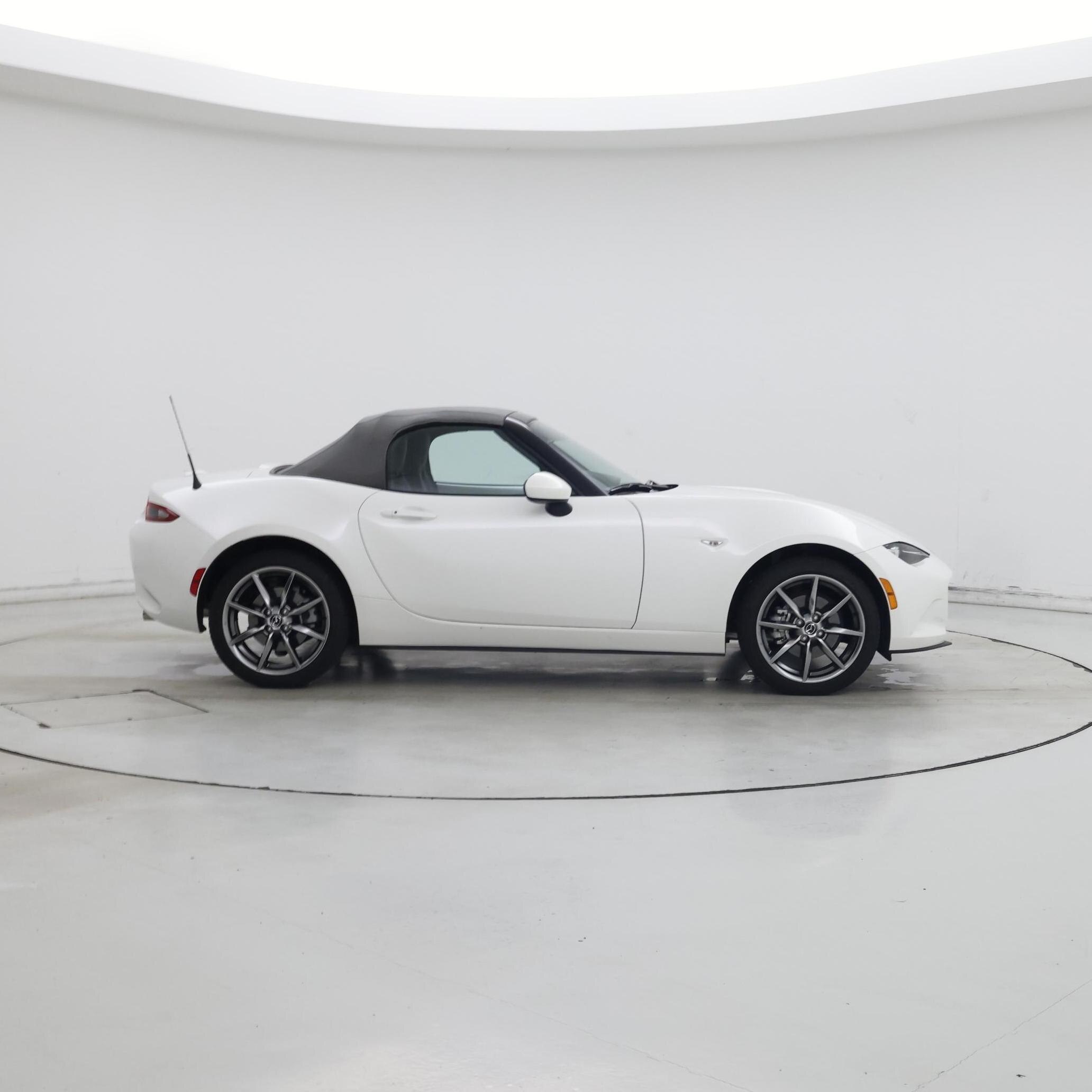 Thumbnail: 2021 Mazda MX-5 Miata - 7