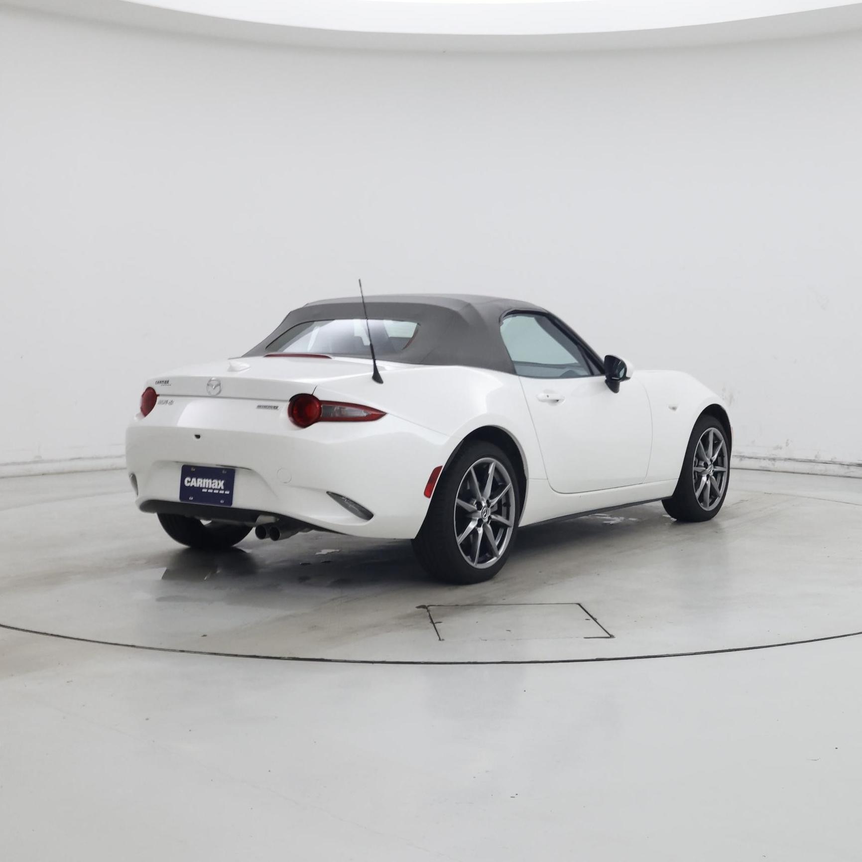 Thumbnail: 2021 Mazda MX-5 Miata - 8