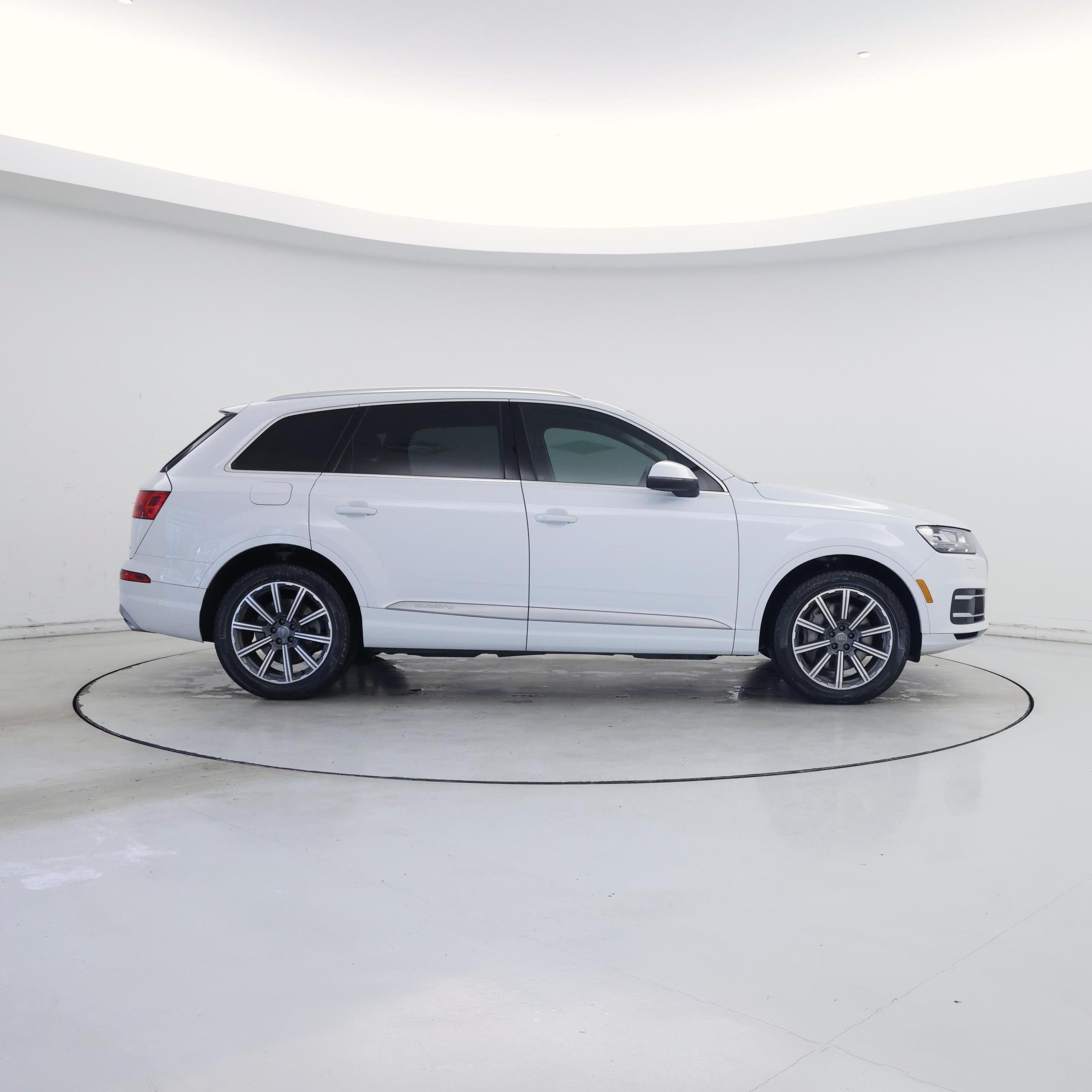 Thumbnail: 2019 Audi Q7 - 7