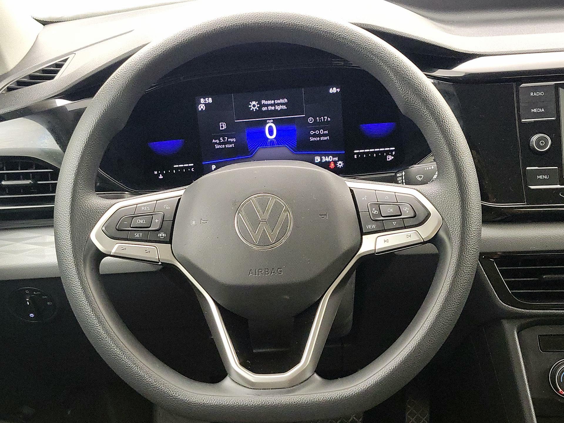 Thumbnail: 2022 Volkswagen Taos - 10