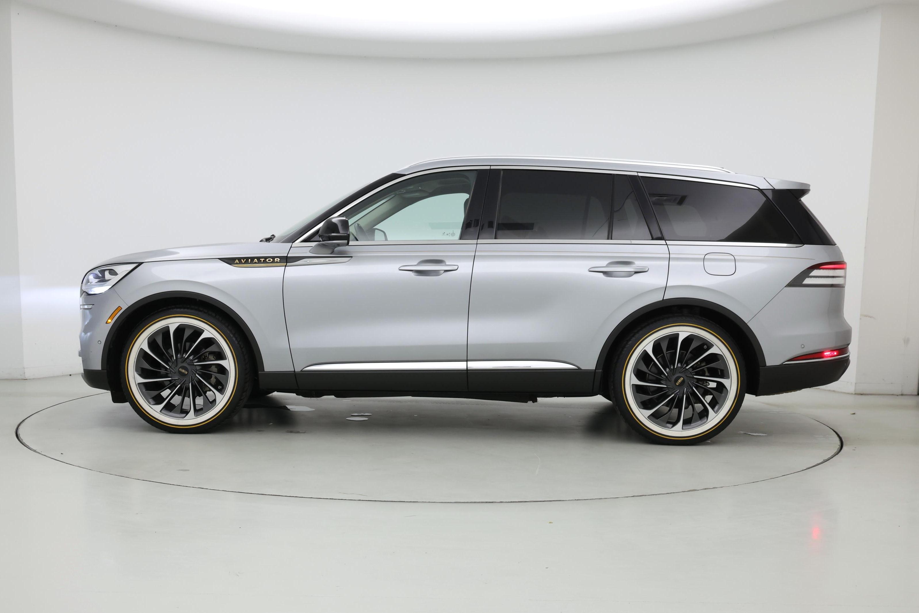Thumbnail: 2022 Lincoln Aviator - 3