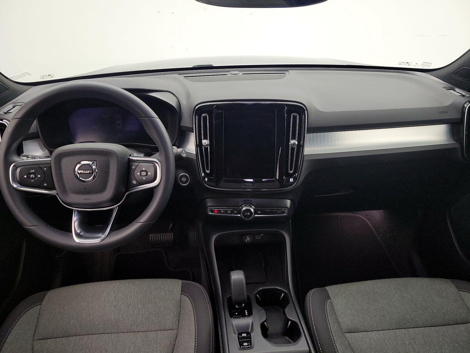 Thumbnail: 2024 Volvo XC40 - 9