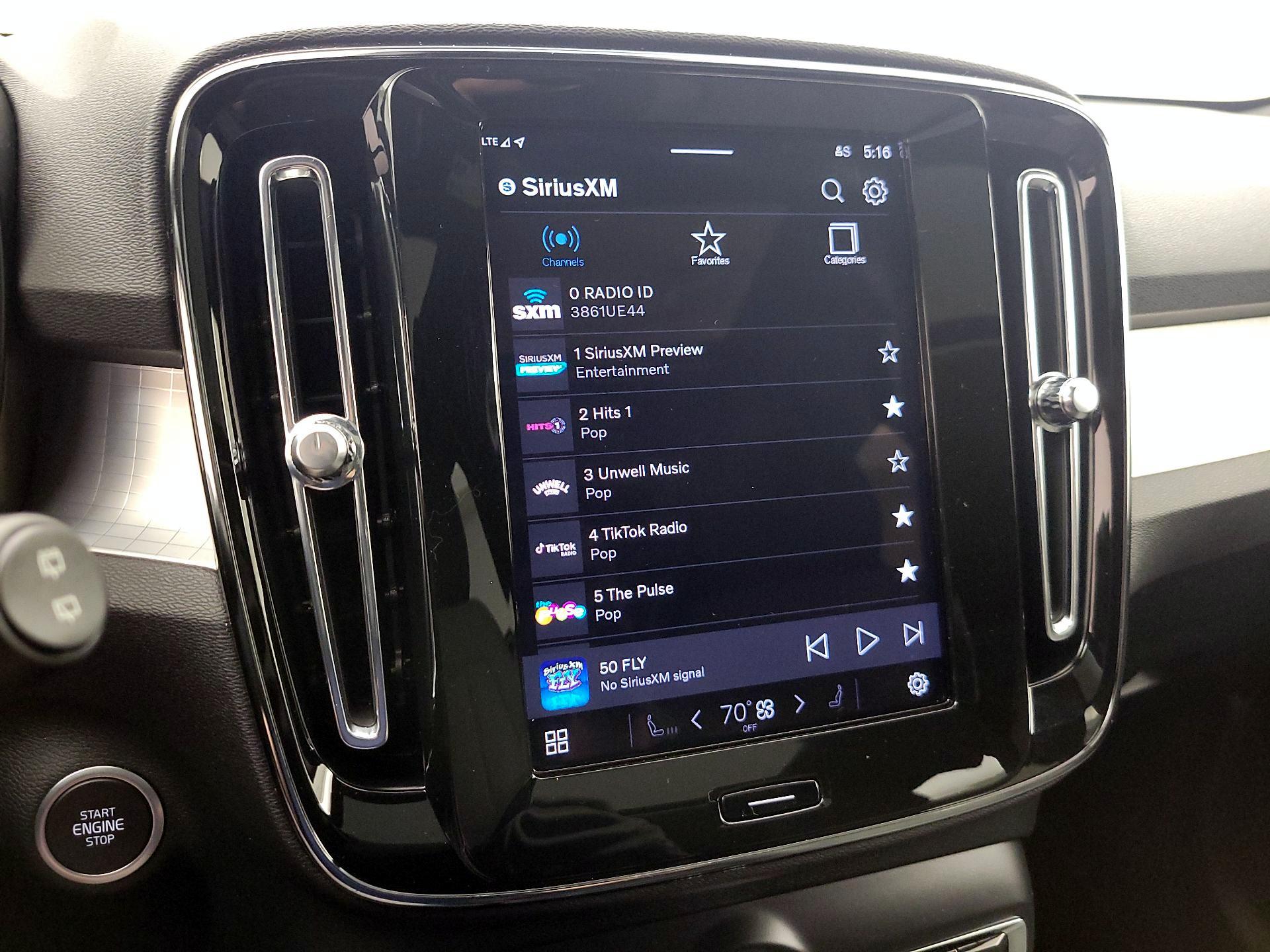 Thumbnail: 2024 Volvo XC40 - 16