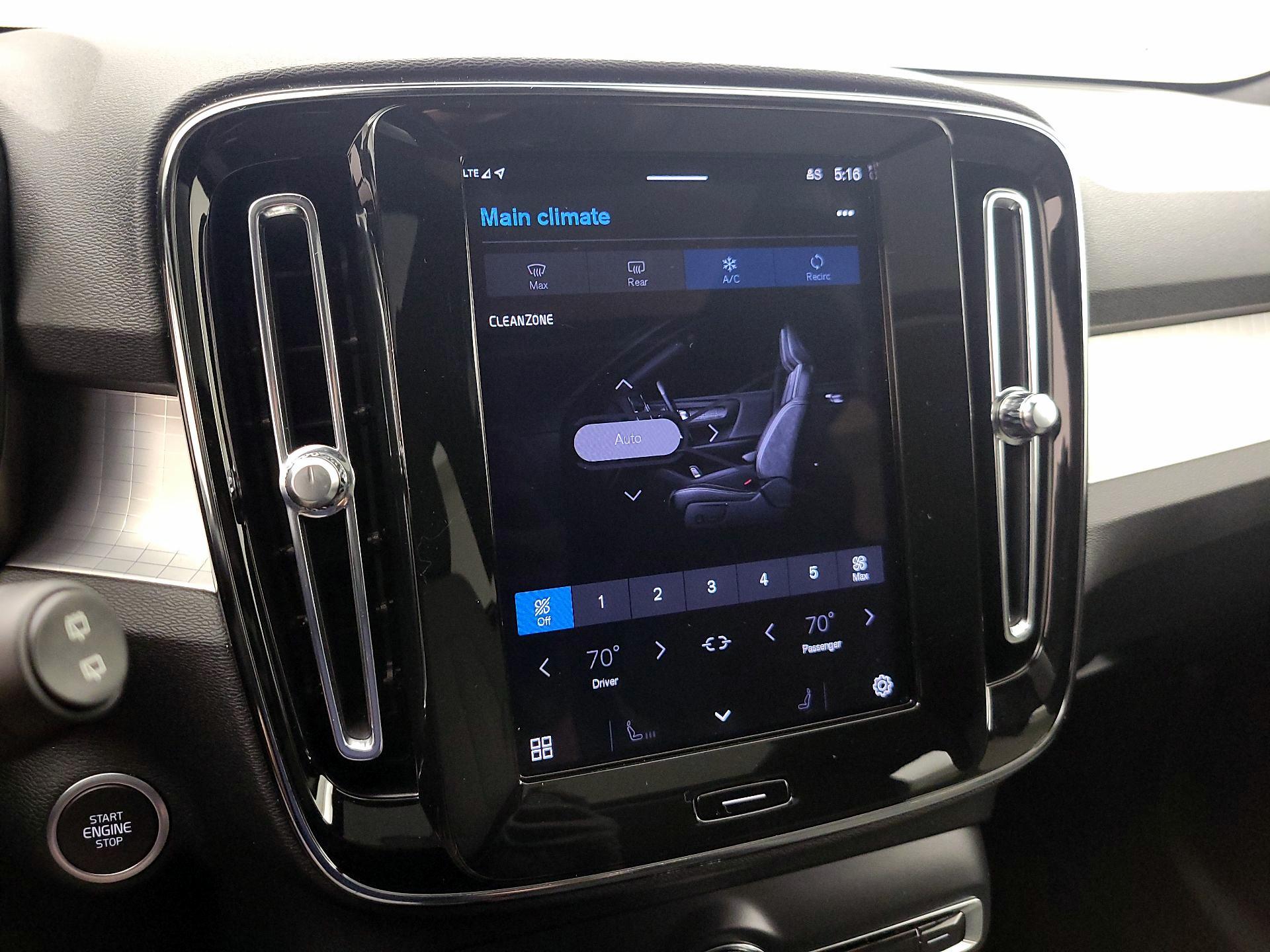 Thumbnail: 2024 Volvo XC40 - 17