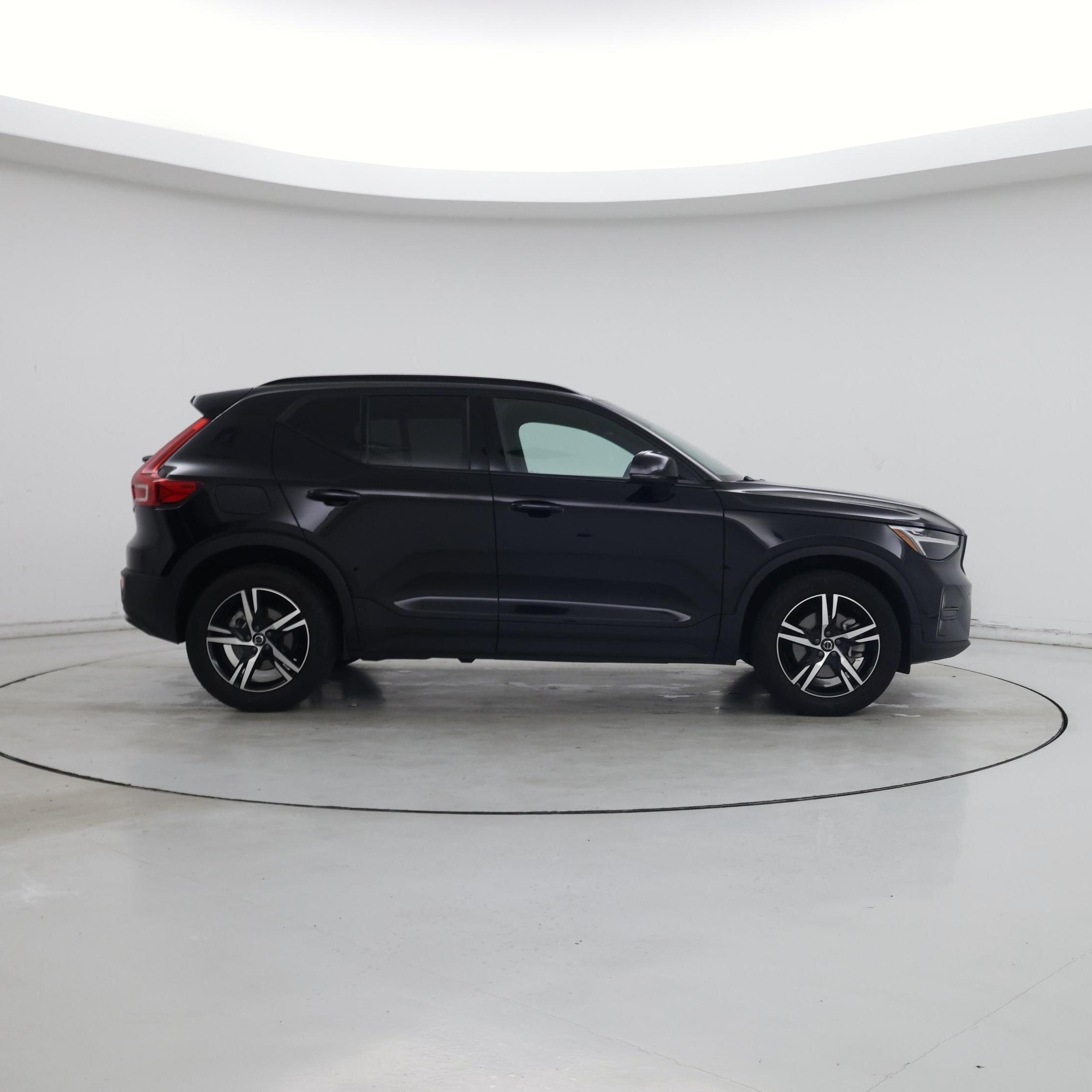 Thumbnail: 2024 Volvo XC40 - 7