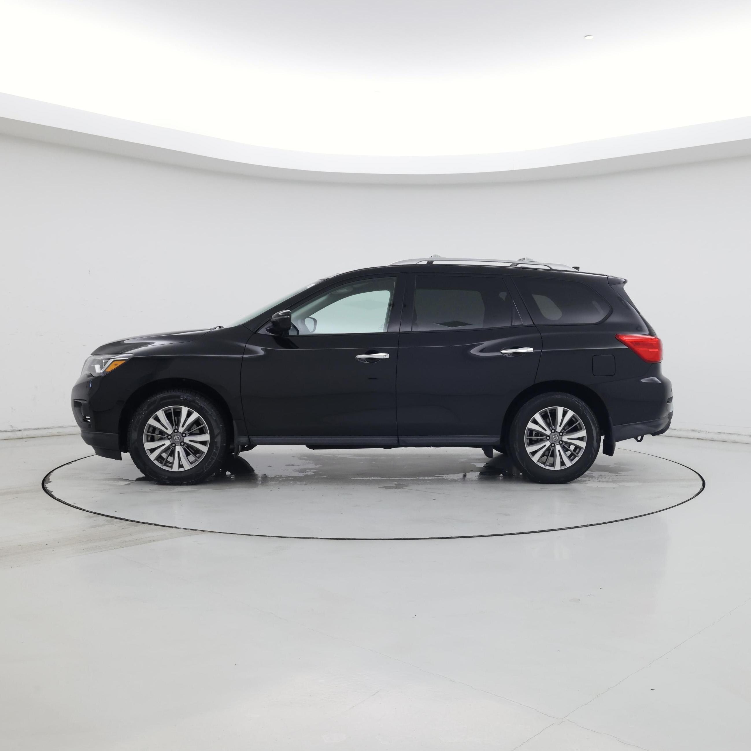 Thumbnail: 2020 Nissan Pathfinder - 3