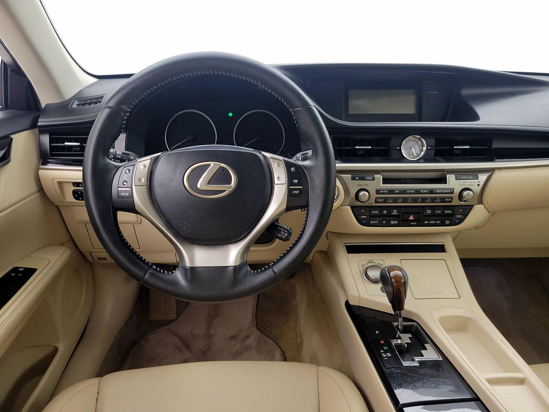 Thumbnail: 2014 Lexus ES - 10